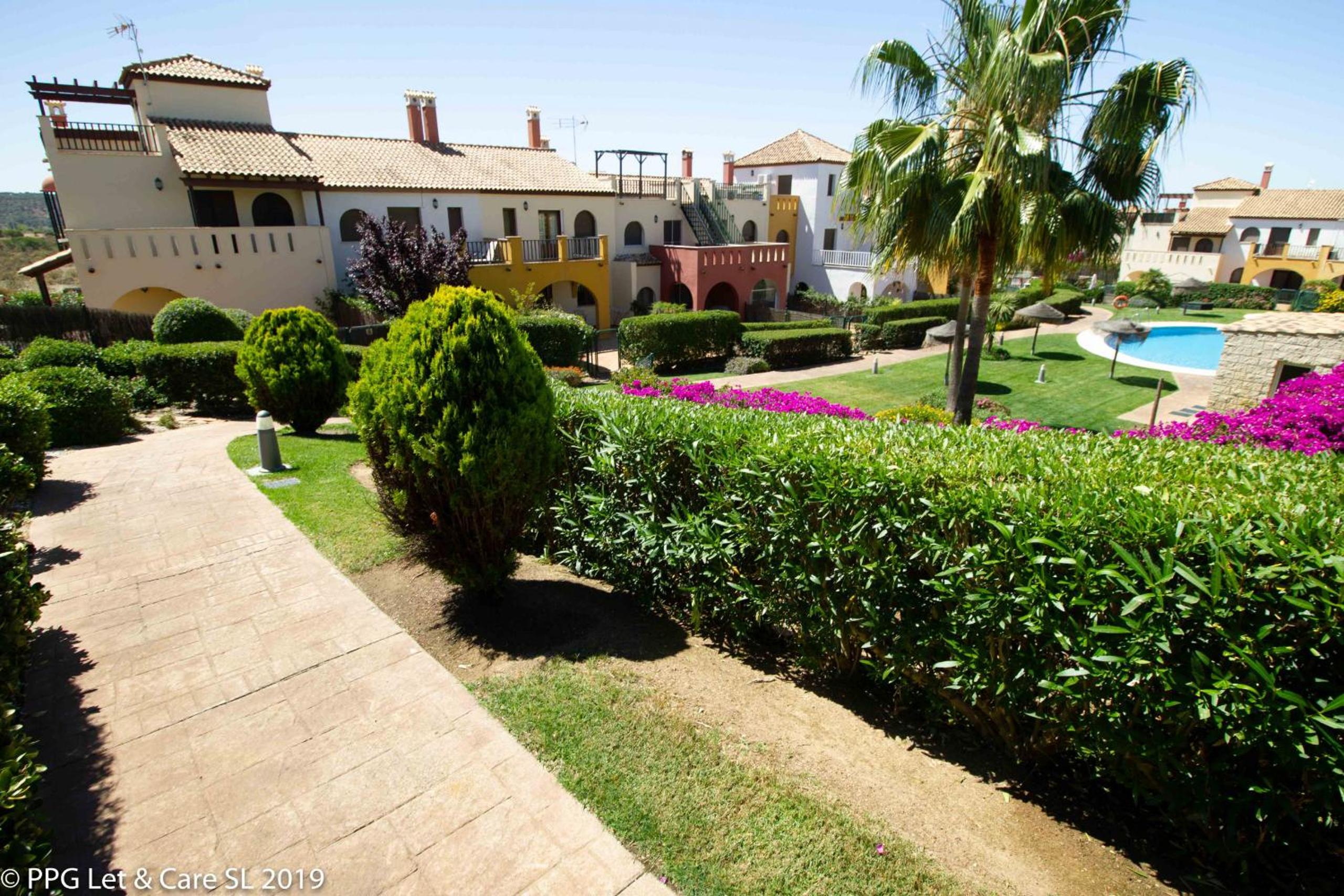(WAR002) Town House with Garden and Pool Access view 3