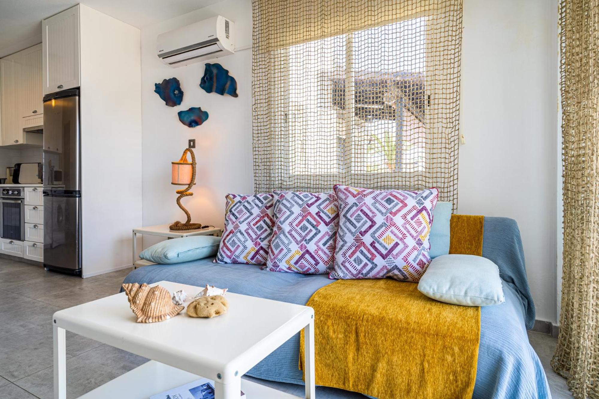 Seawaves 1- Bedroom Apartment near Meneou Beach