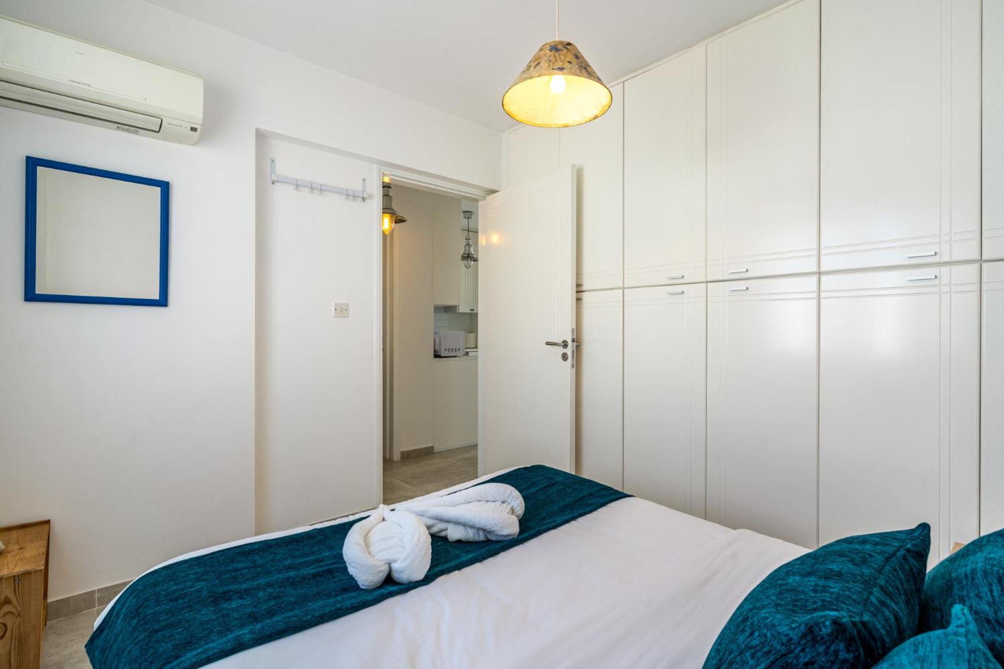Seawaves 1- Bedroom Apartment near Meneou Beach