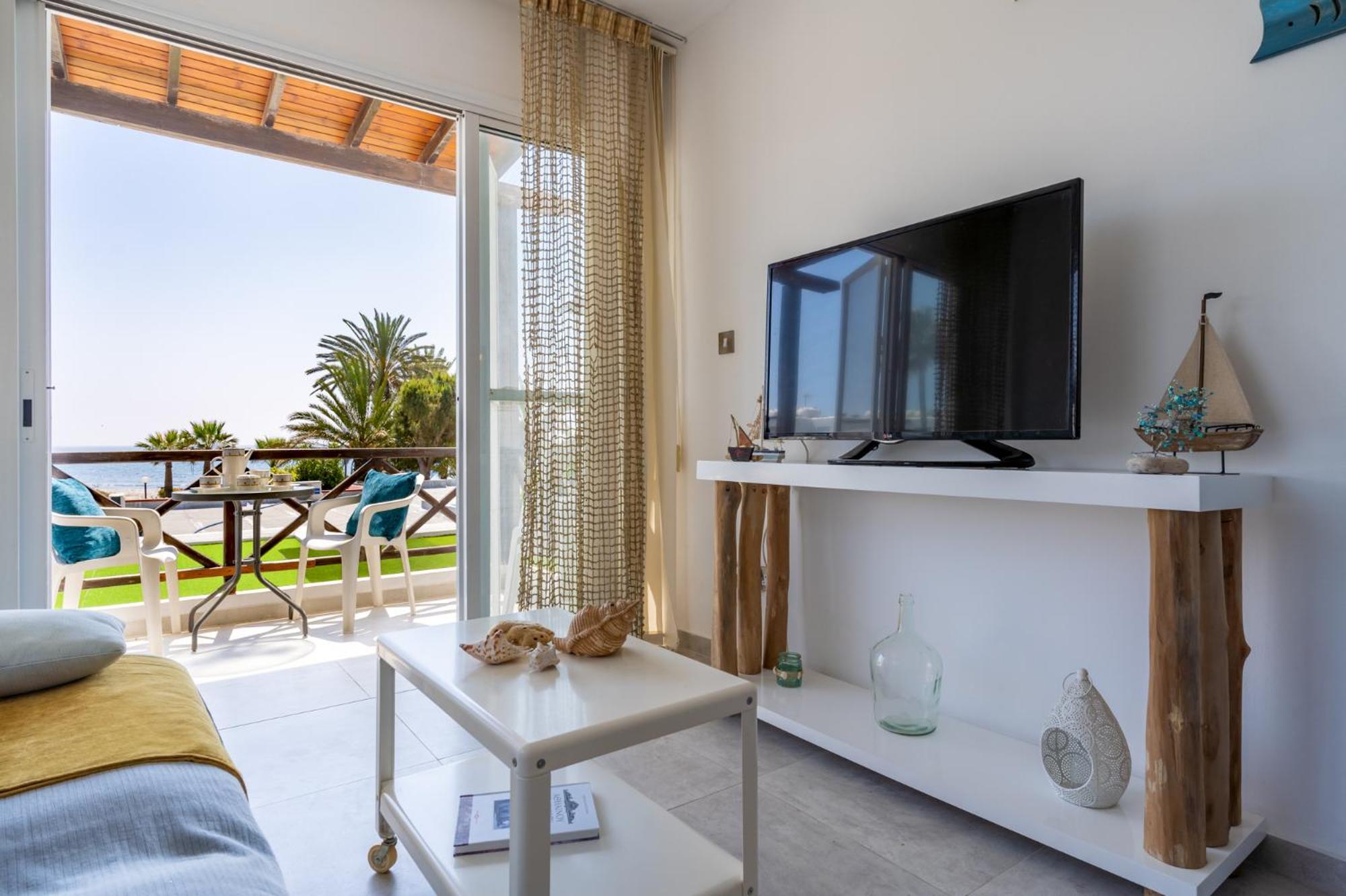 Seawaves 1- Bedroom Apartment near Meneou Beach