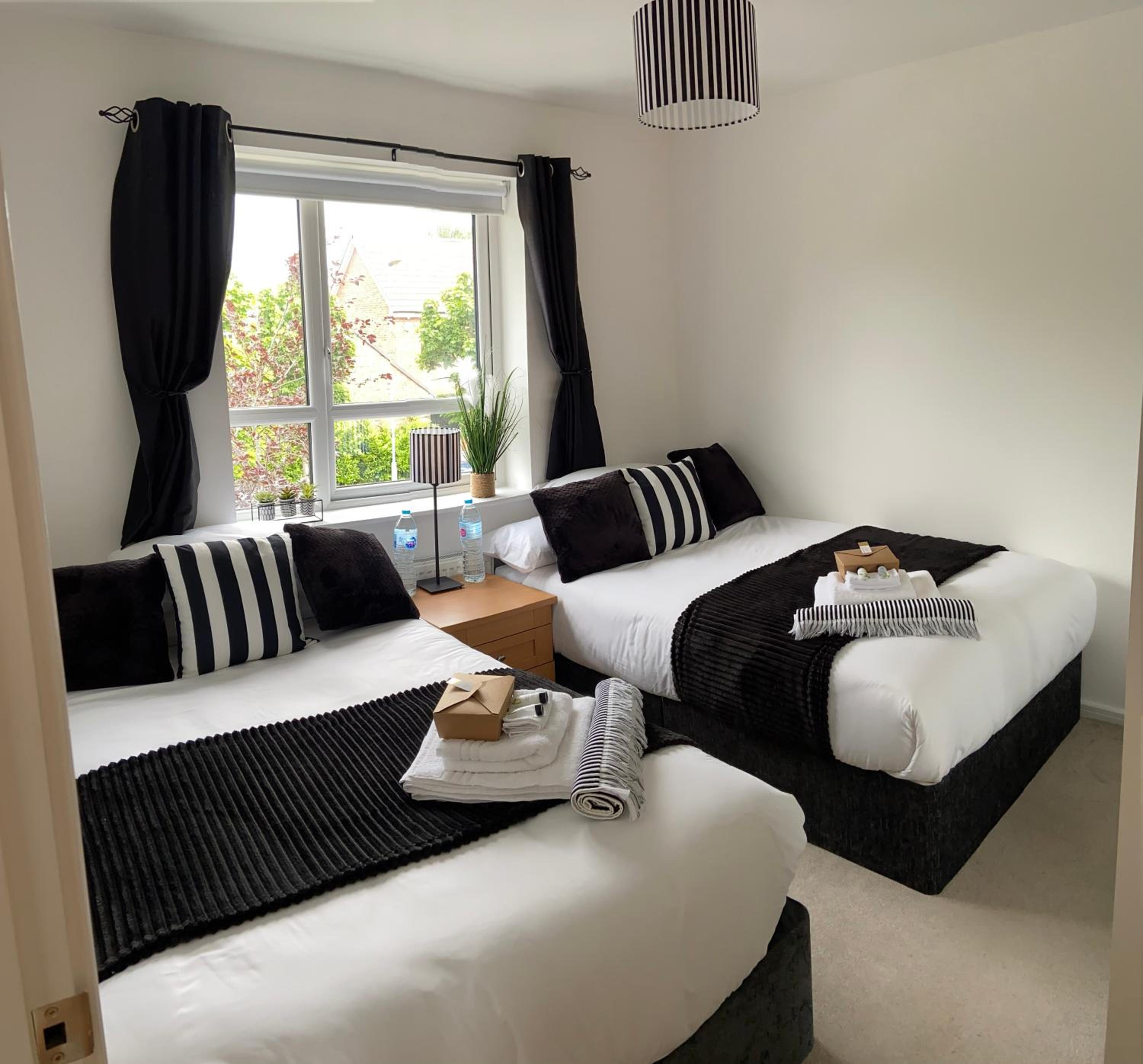 Stunning Riverside 3-Bed Home by 53 Degrees Property in Manchester with Garden & FREE Parking! view 3
