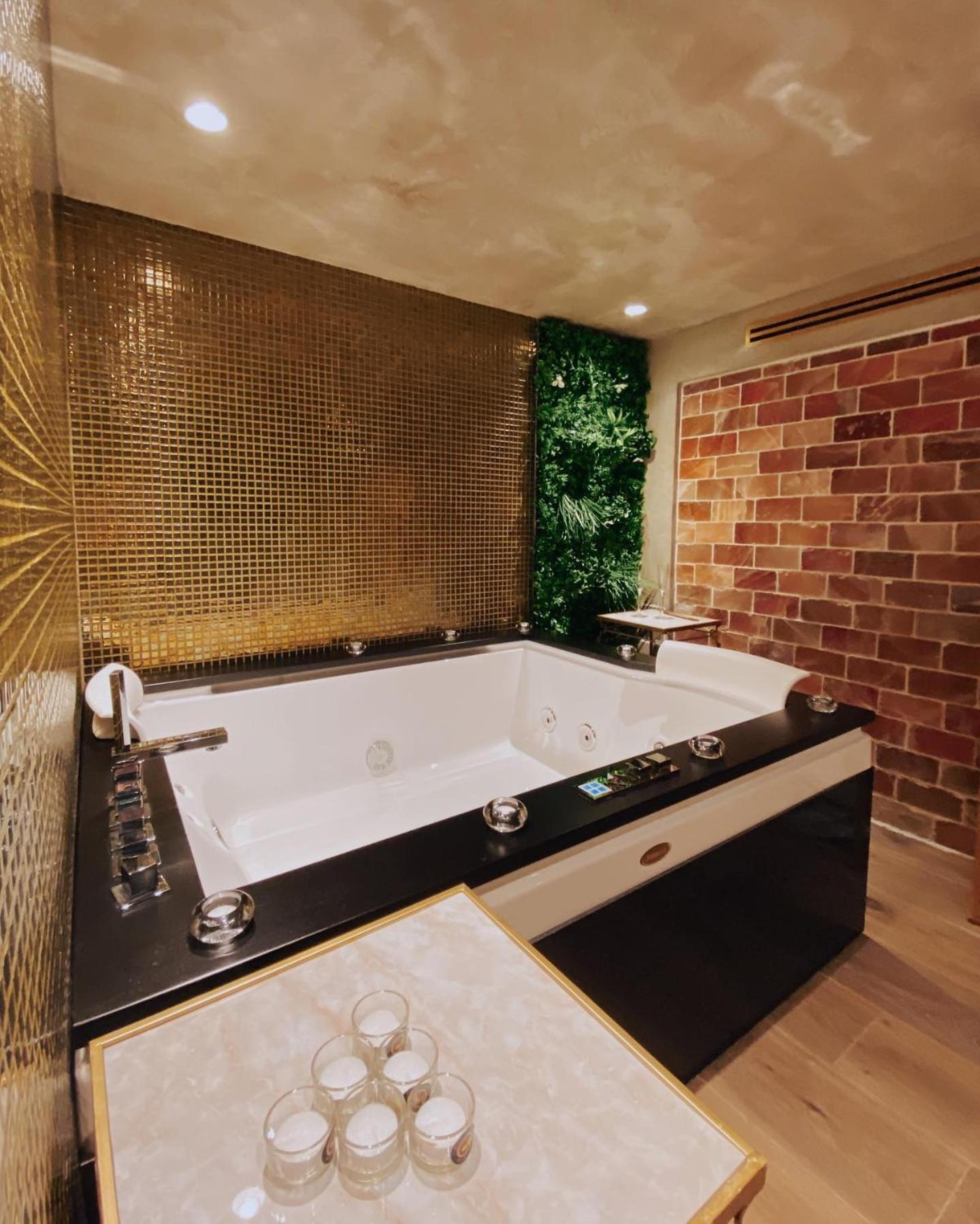 Jacuzzi