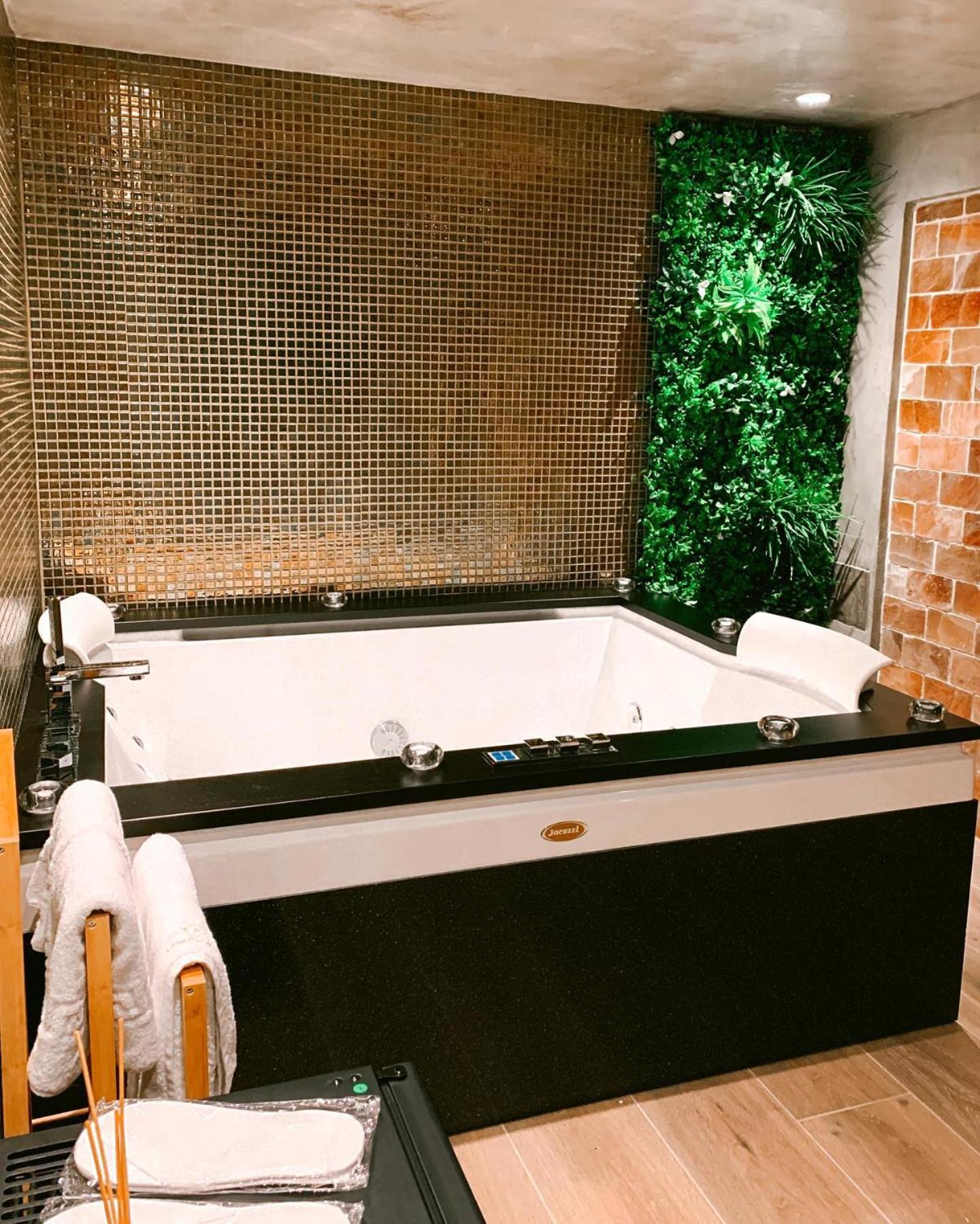 Jacuzzi