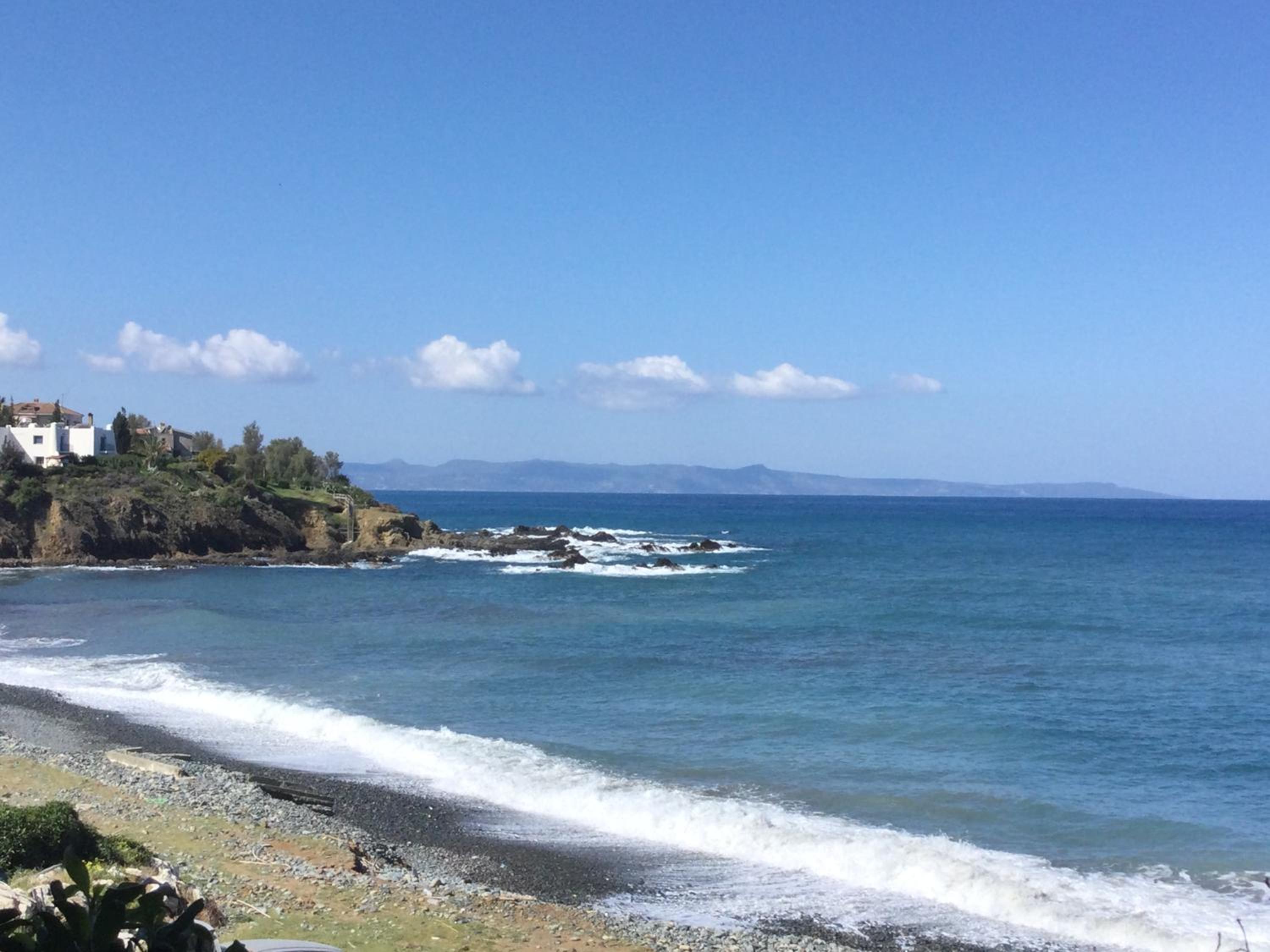 Shambala Beach House-where mountains meet the sea