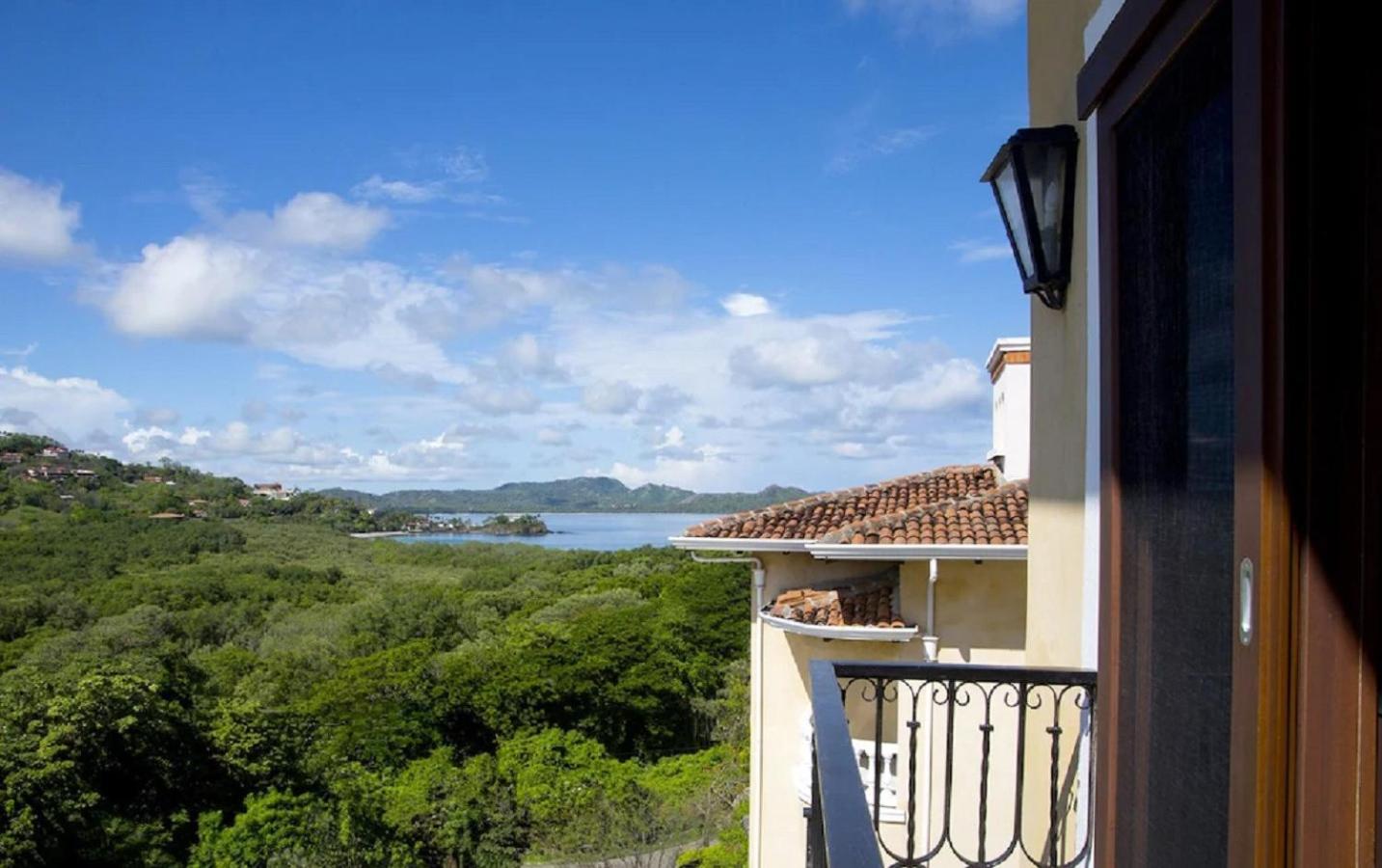 Playa Flamingo penthouse with pacific sunset views - Flamingo Rose Vista