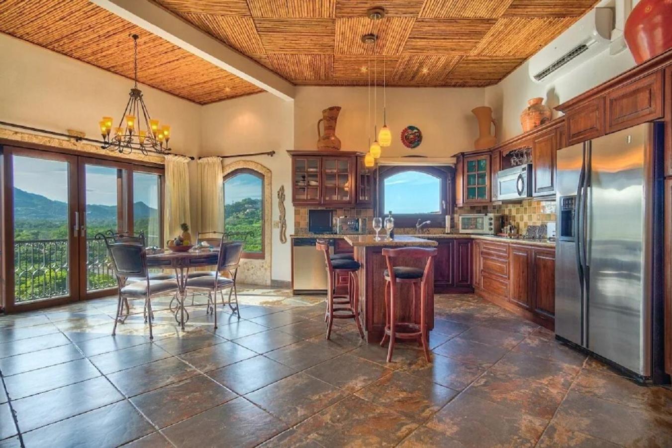 Playa Flamingo penthouse with pacific sunset views - Flamingo Rose Vista