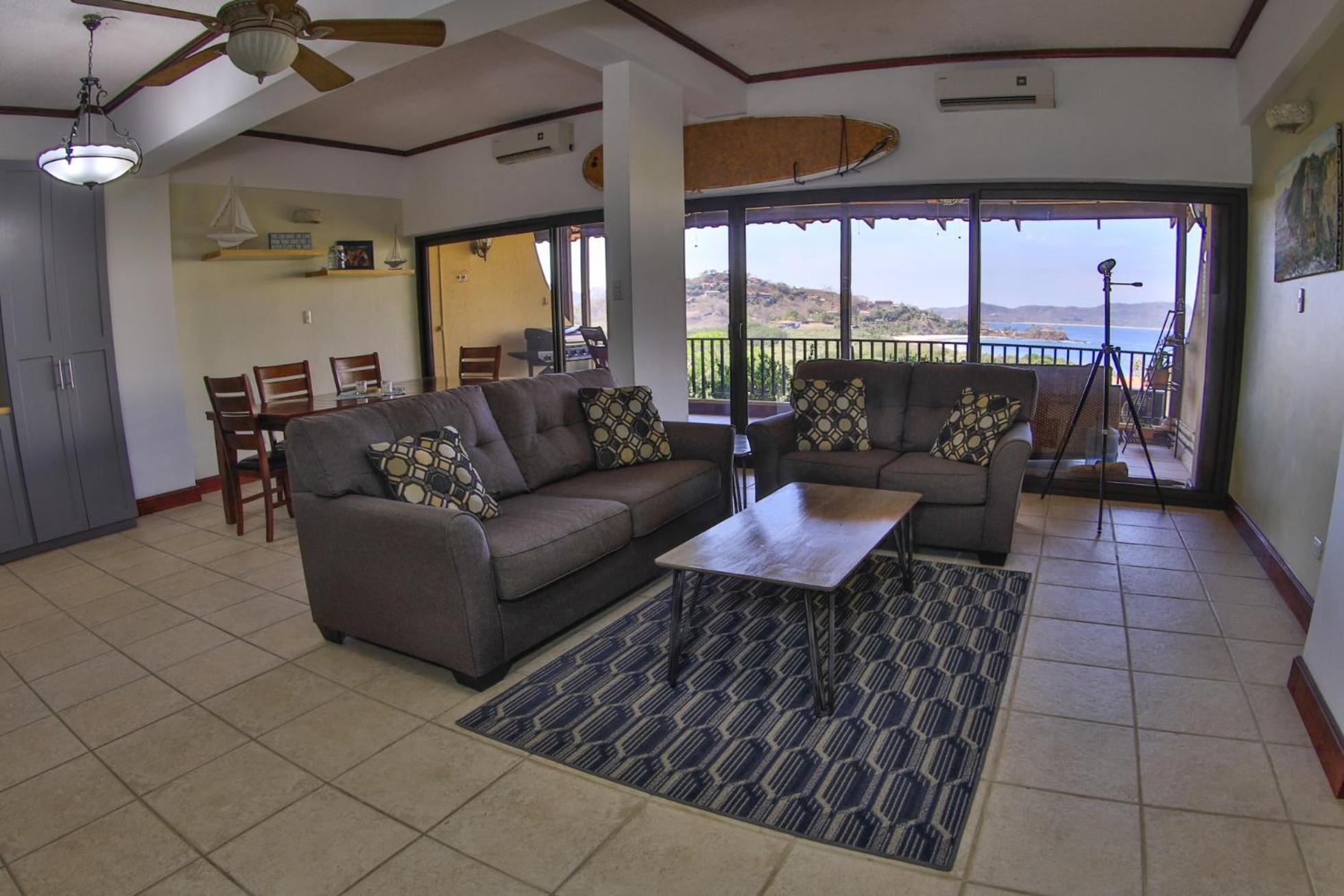 Presidential Suites 4 - Spacious condo in the heart of Flamingo, sleeps 6