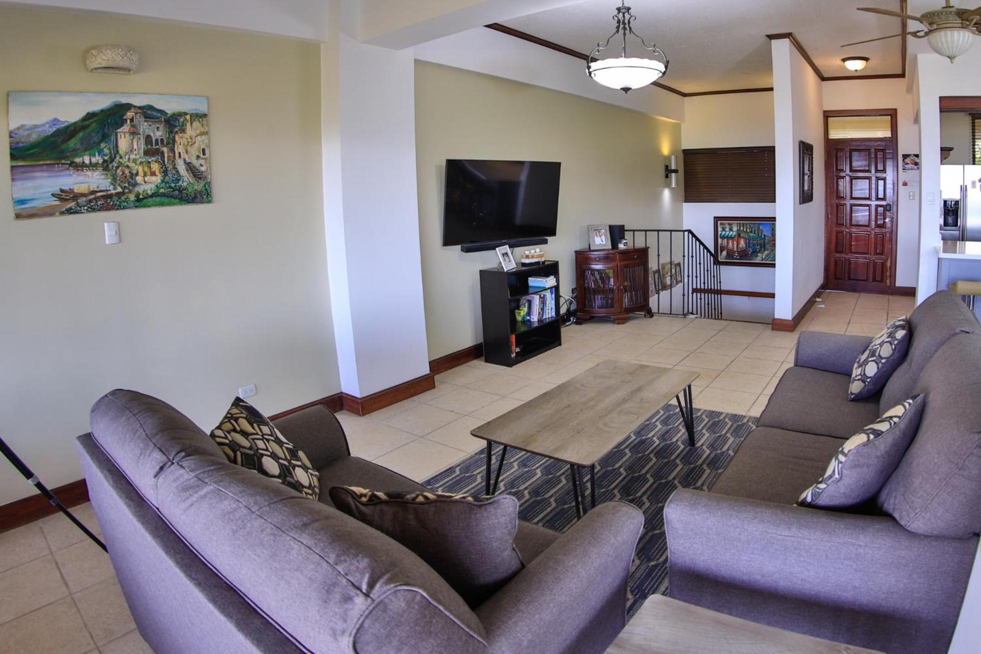 Presidential Suites 4 - Spacious condo in the heart of Flamingo, sleeps 6