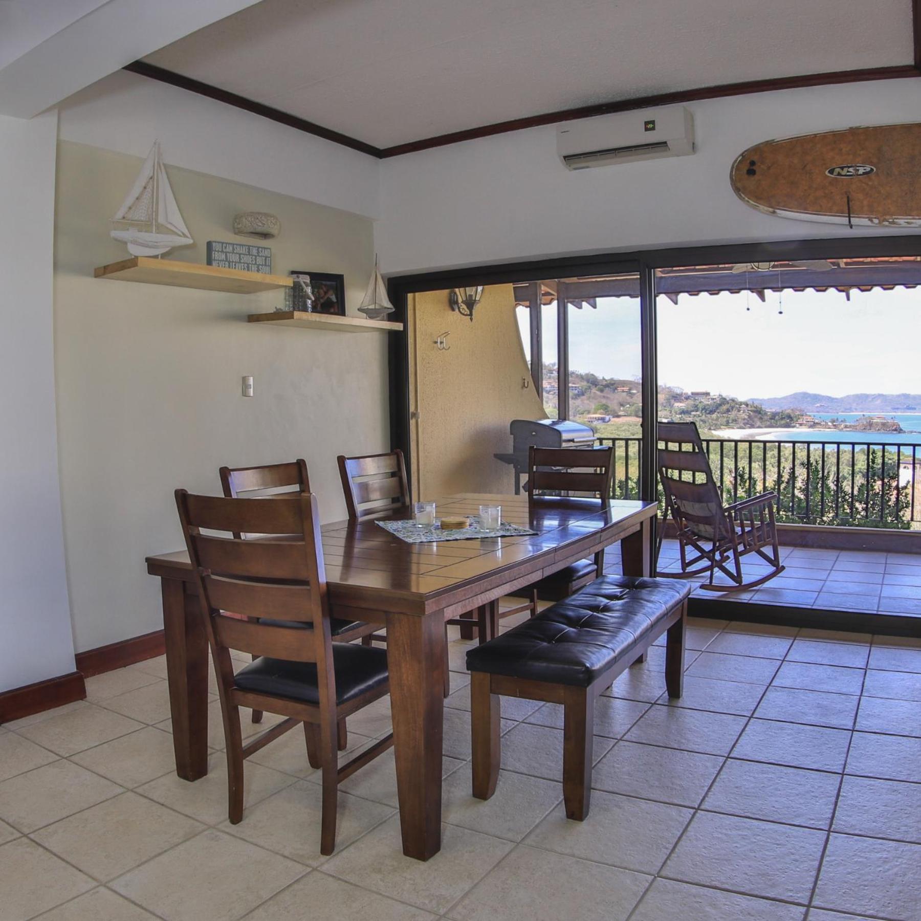Presidential Suites 4 - Spacious condo in the heart of Flamingo, sleeps 6