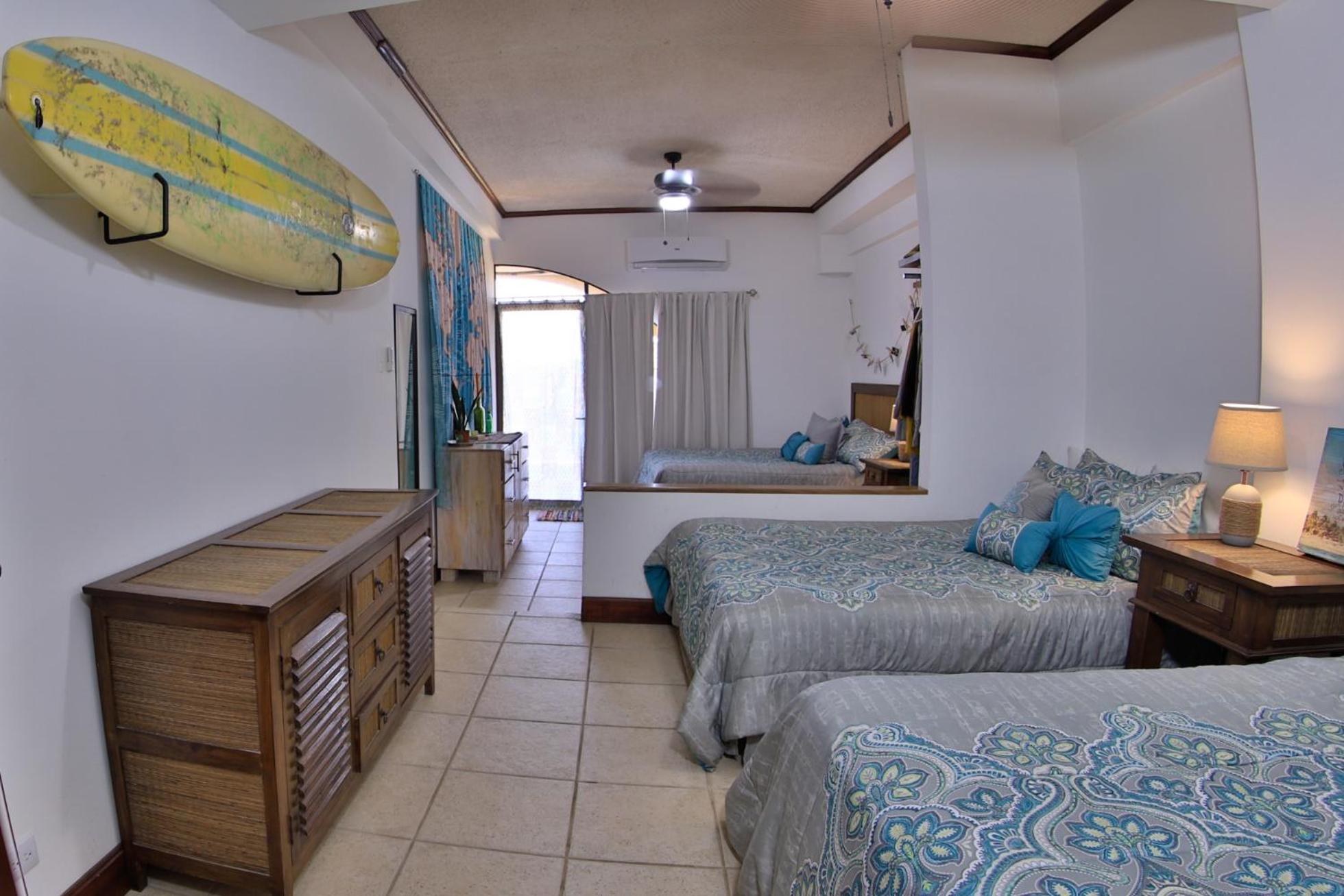 Presidential Suites 4 - Spacious condo in the heart of Flamingo, sleeps 6