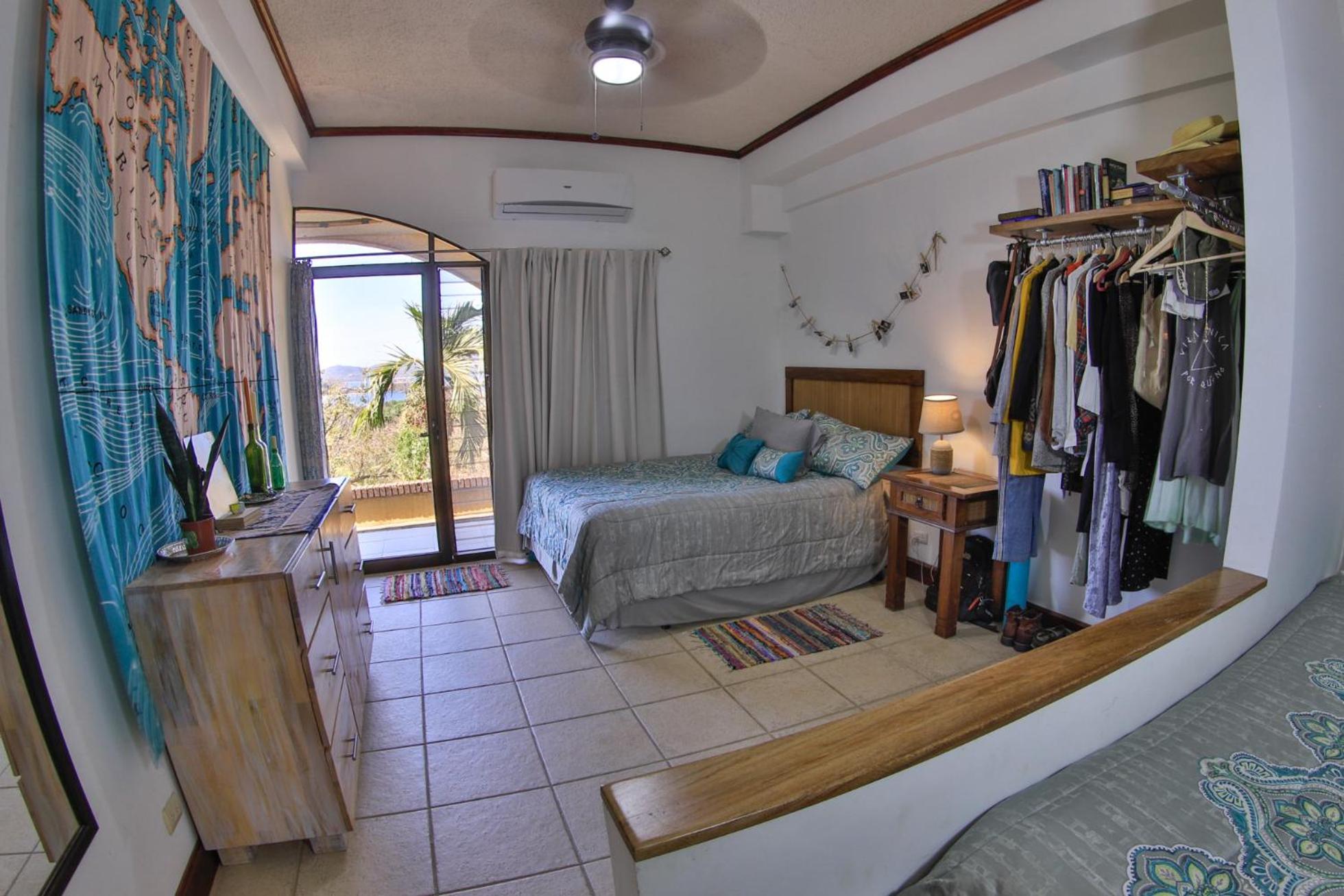 Presidential Suites 4 - Spacious condo in the heart of Flamingo, sleeps 6