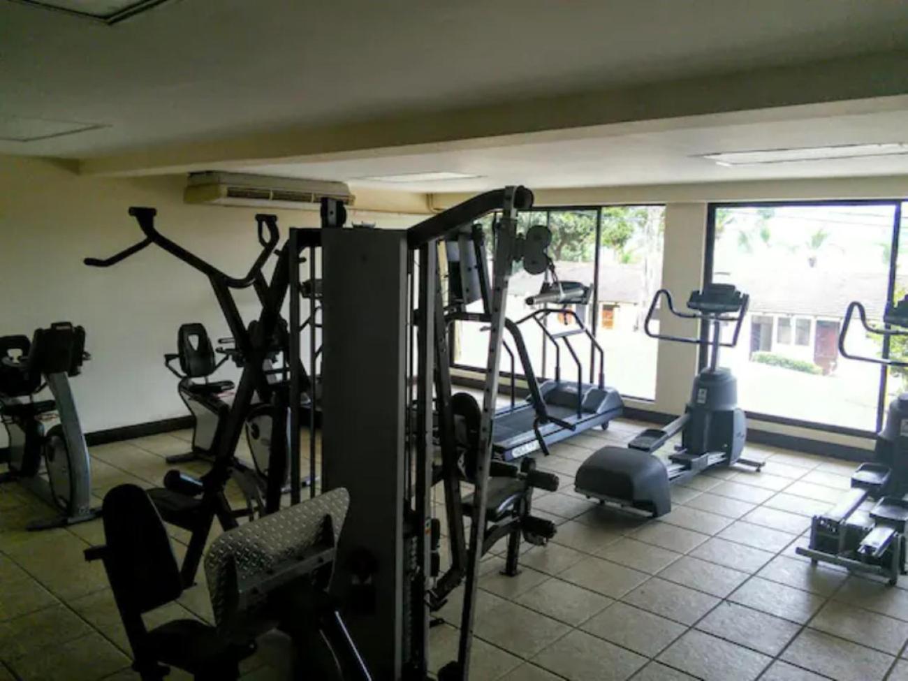 Presidential Suites 4 - Spacious condo in the heart of Flamingo, sleeps 6