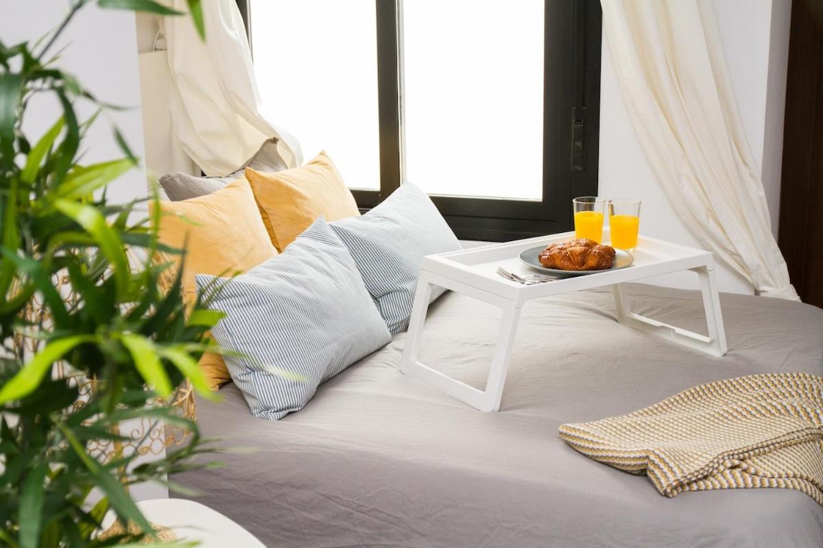 C77 - Romantic Studio in the Center with terrace