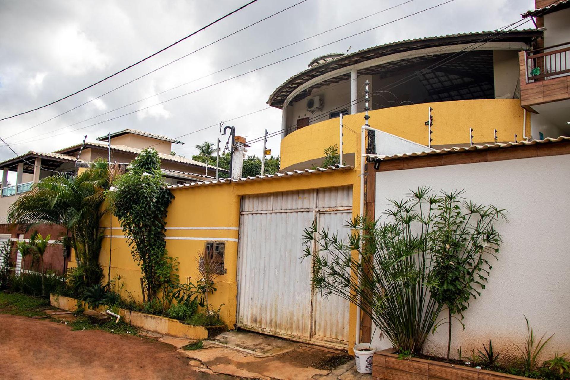 Casa com Churrasqueira e Piscina em Camacari BA