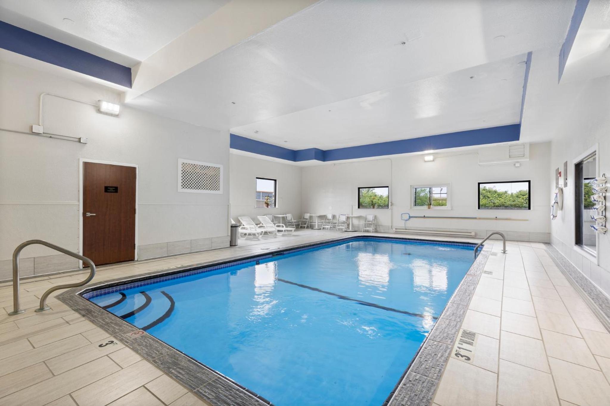 Comfort Inn  Suites St Louis-Hazelwood - Property Image 12