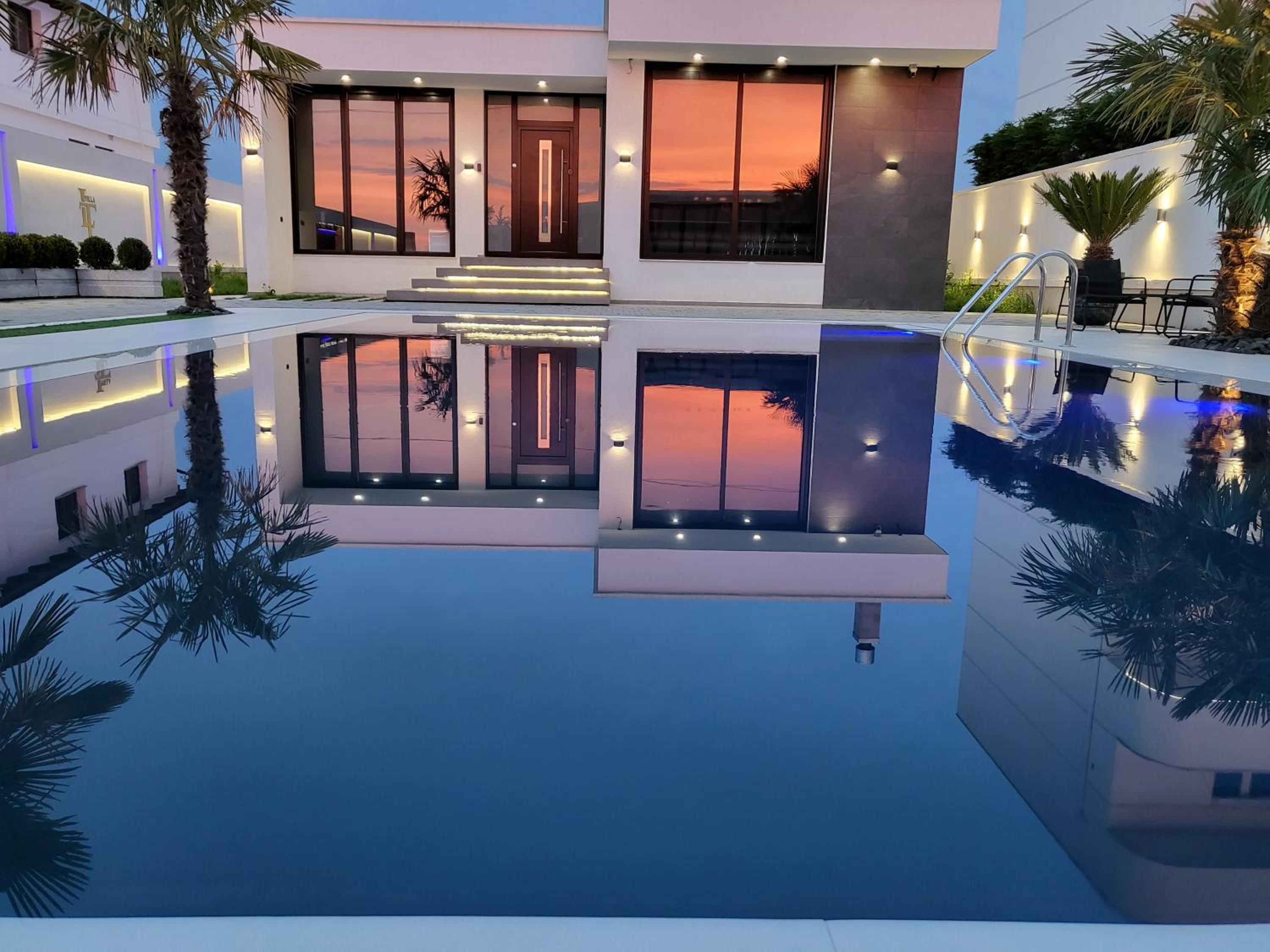 LT Luxury Villa photo 2