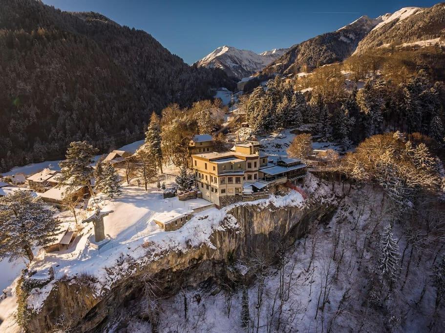 Komplettes Hotel mit 10 Zimmern