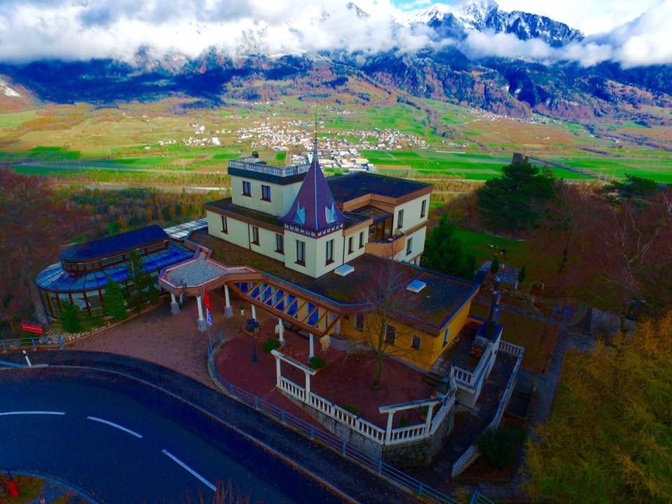Komplettes Hotel mit 10 Zimmern