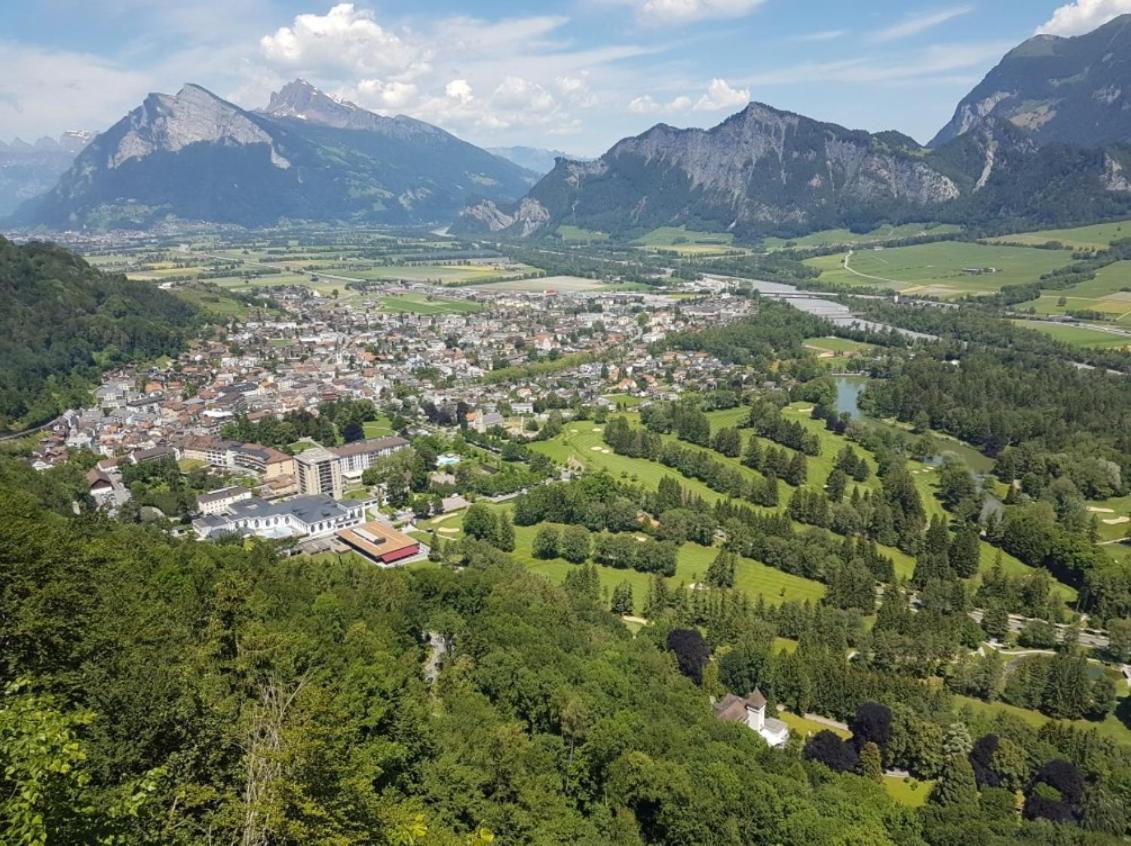 Komplettes Hotel mit 10 Zimmern