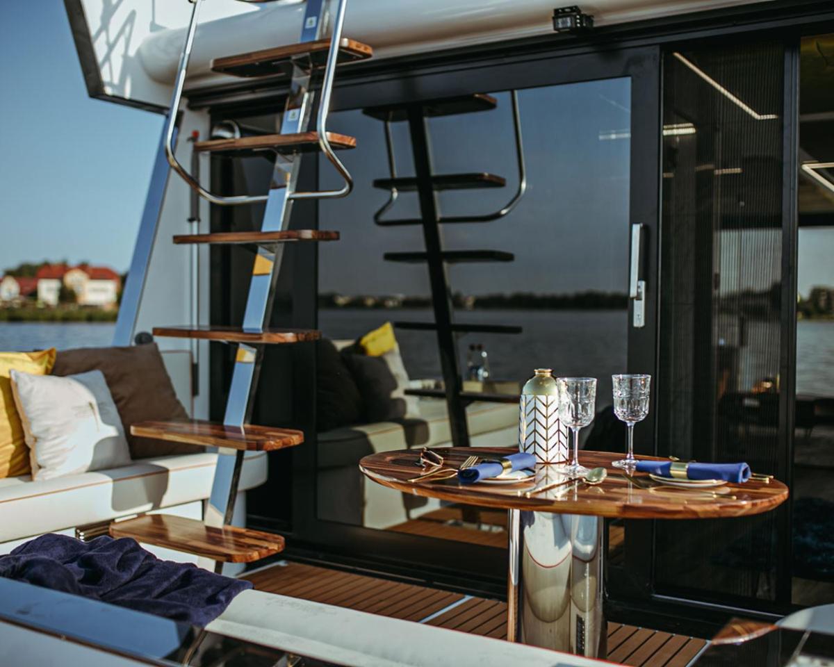 Hotel Hausboot mit Traumlage in Travemünde