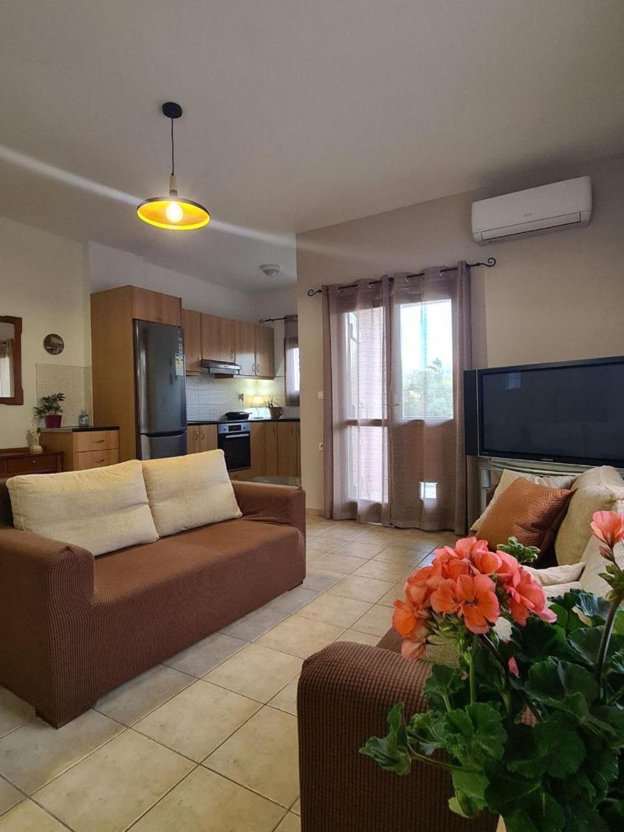 Villa Loutraki - Cozy House photo 4