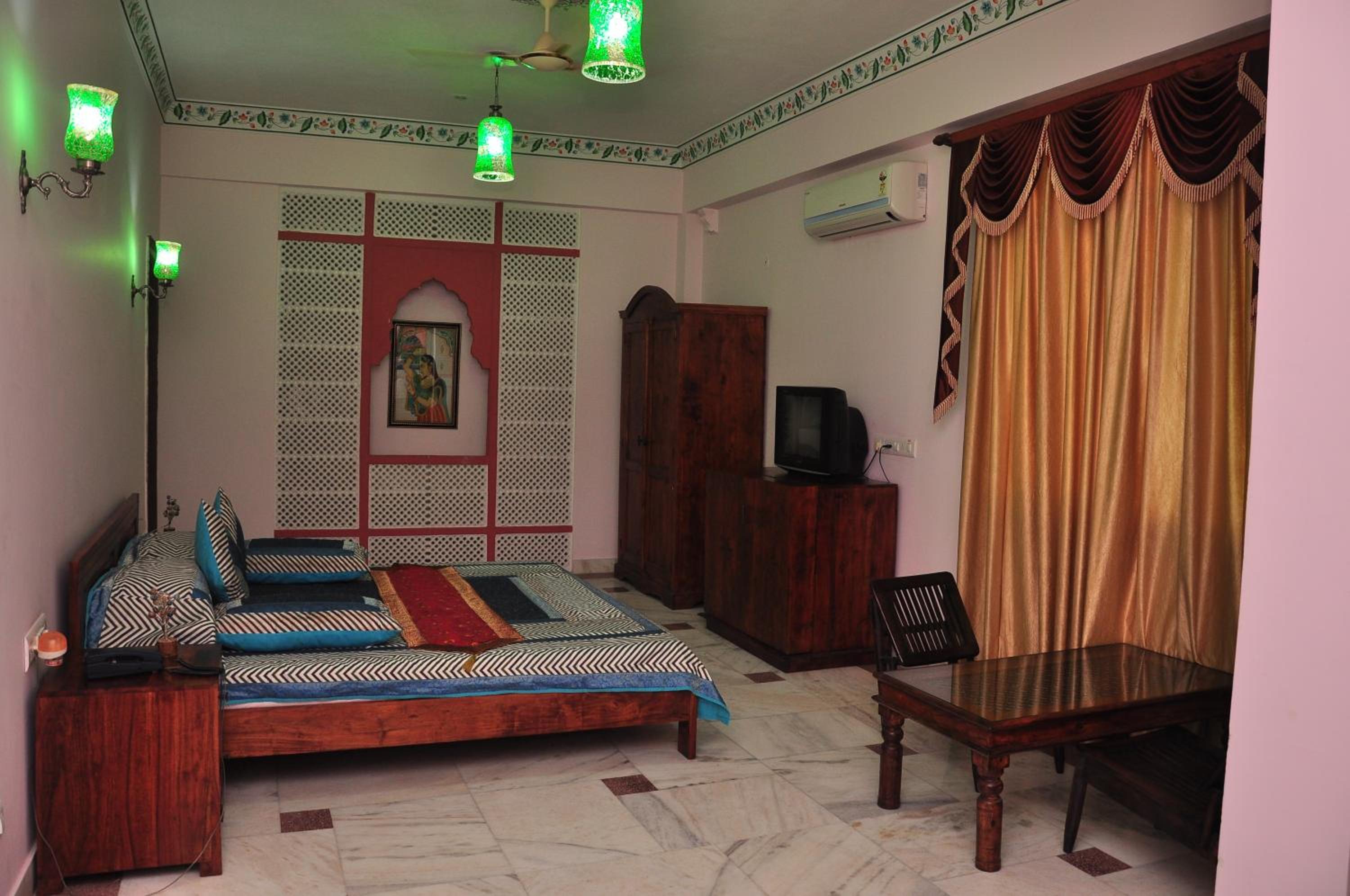 Rani Mahal Hotel