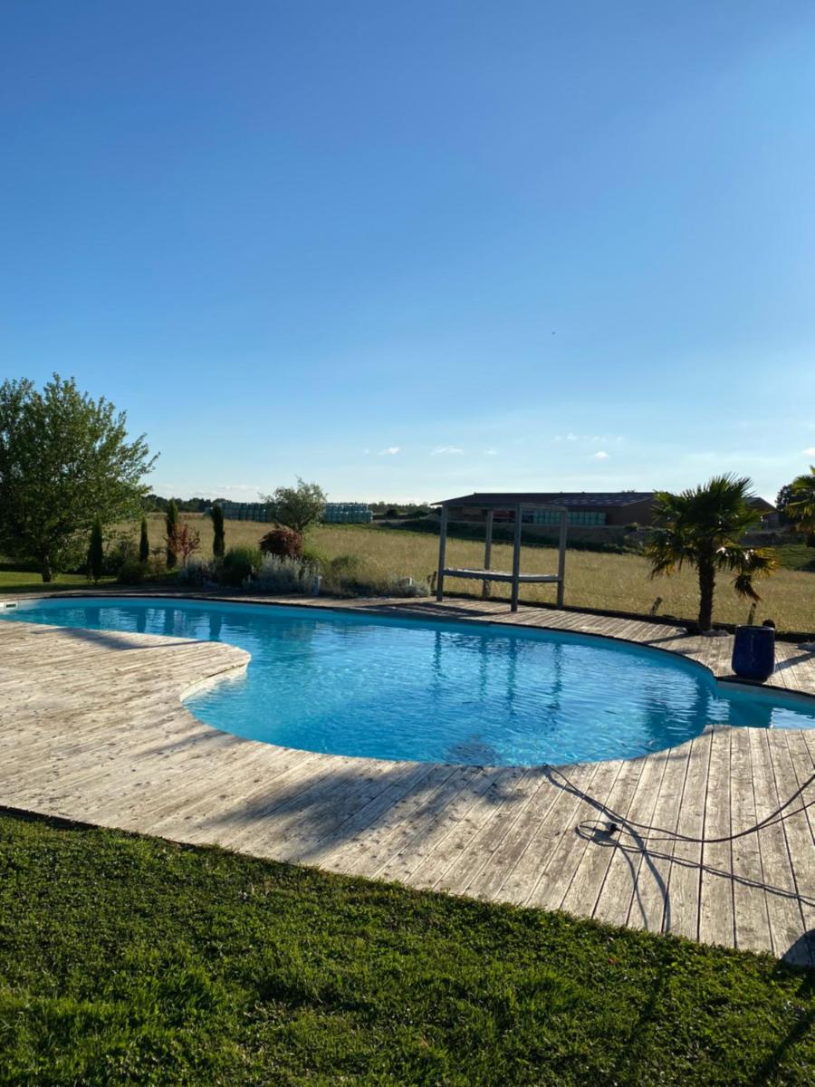Pleasant Calm Guest Room with Pool view 3