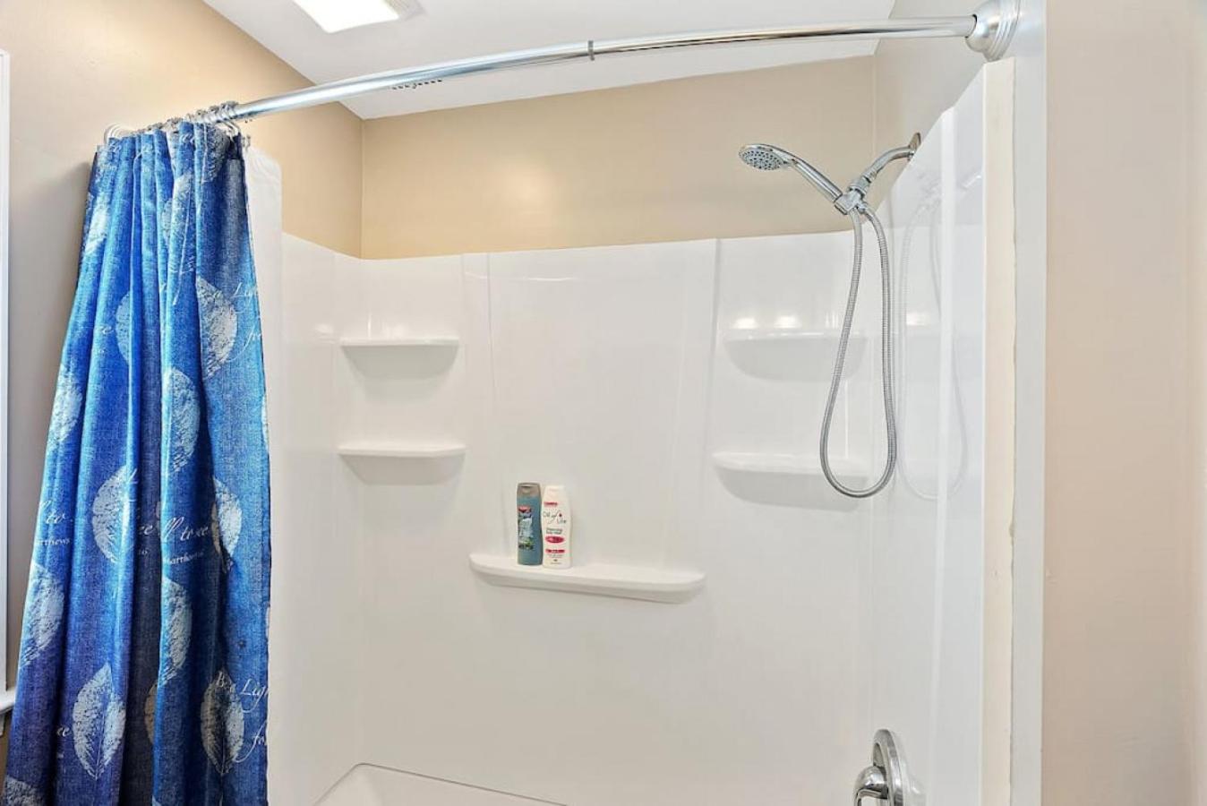 Unit B 2nd fl 2nd fl Hideaway 2 Block to Beach Parking view 5