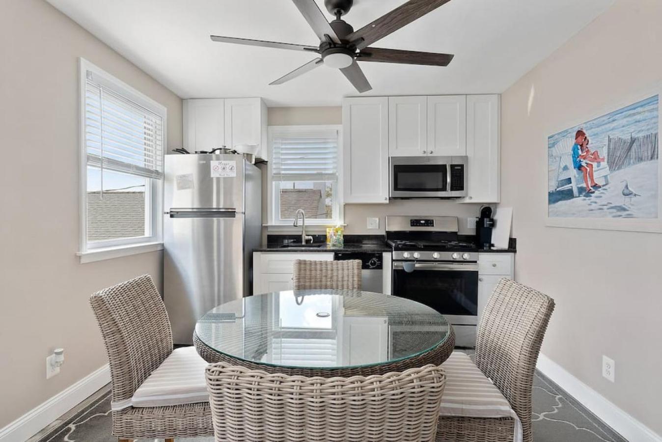Unit B 2nd fl 2nd fl Hideaway 2 Block to Beach Parking view 4