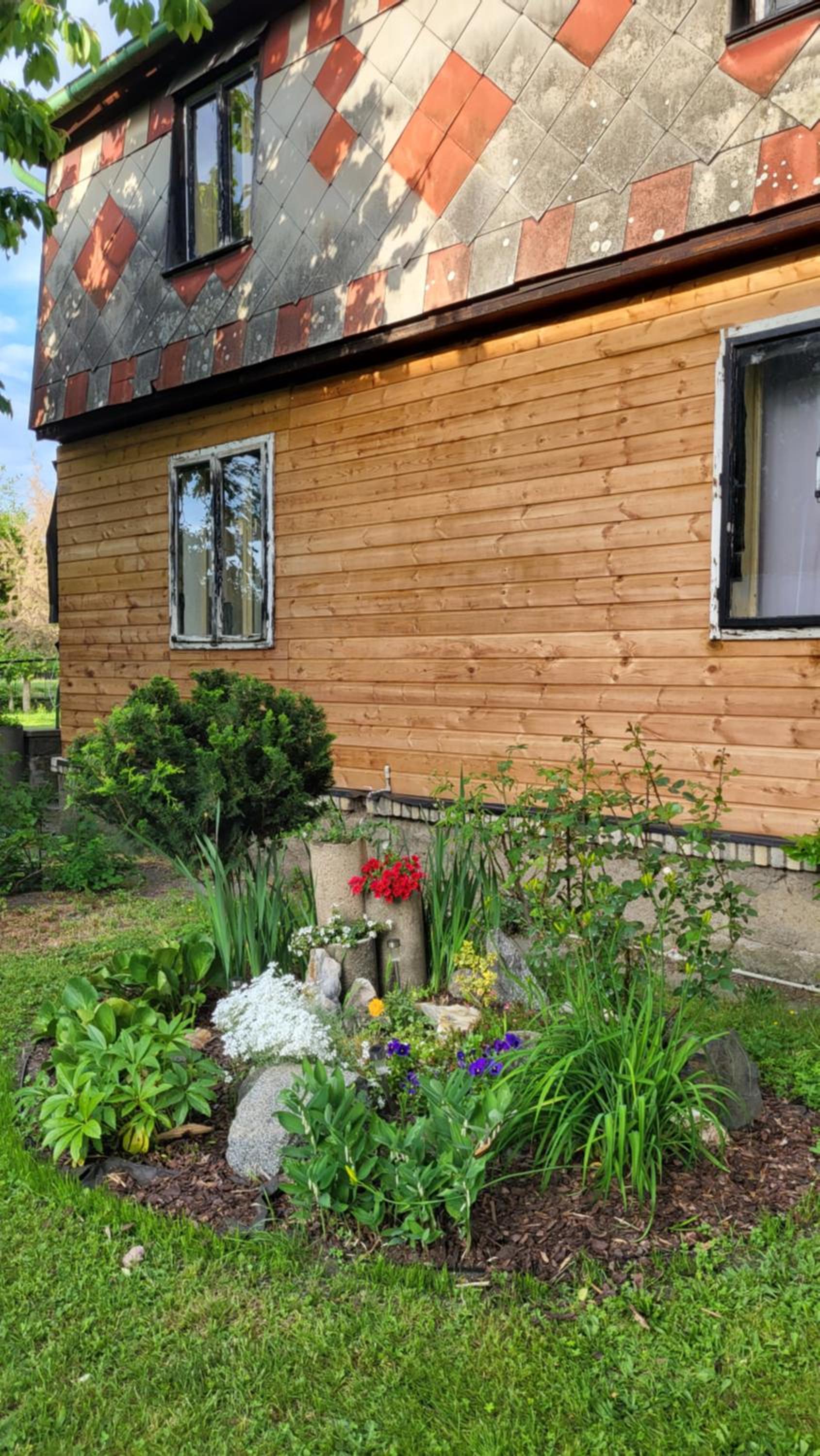Old Summer House with renovated bathroom