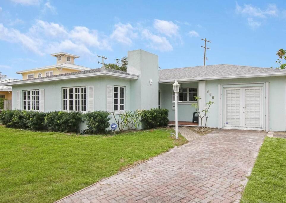 Hotel Hot tub, tiki bar, outdoor shower, near Intercoastal Waterway! - Image 1