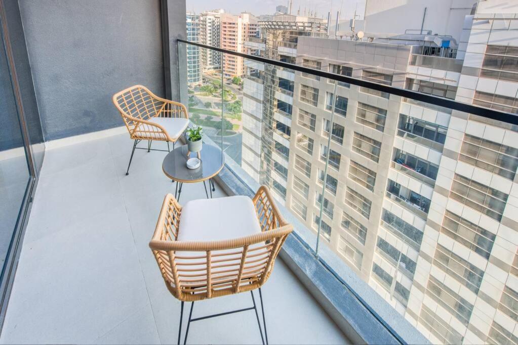 Stunning one bedroom with yoga, pool, bike and gym