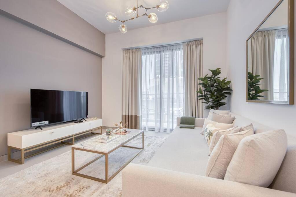 Stunning one bedroom with yoga, pool, bike and gym