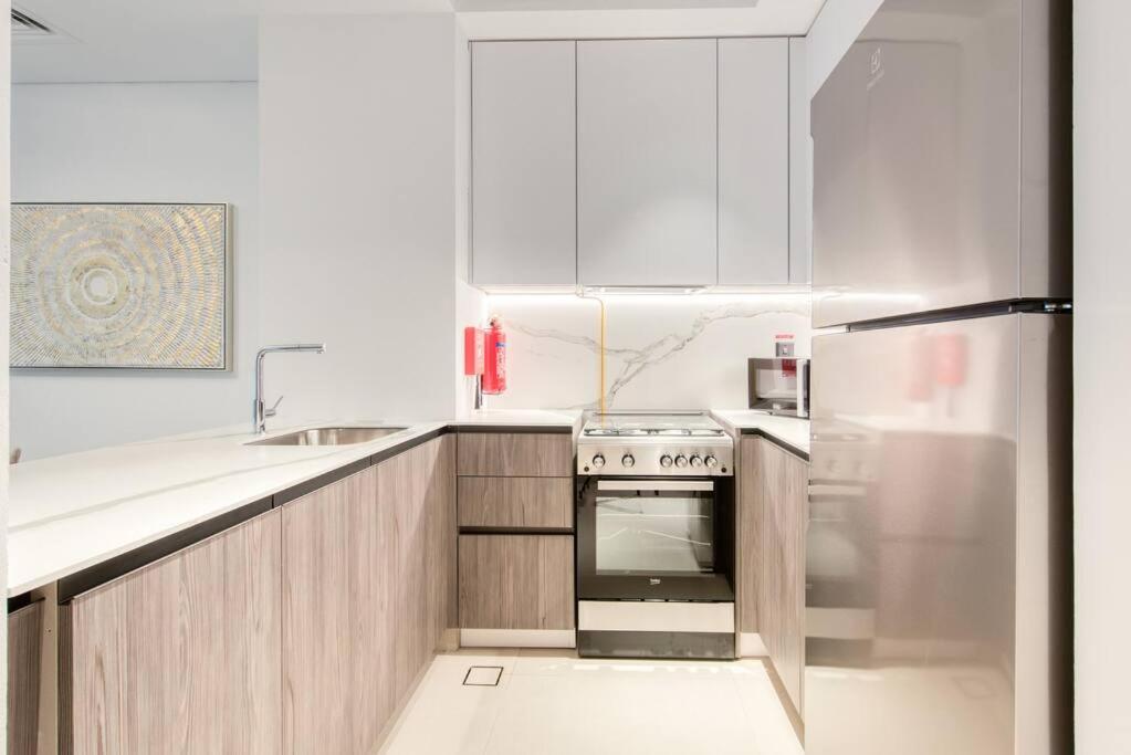 Stunning one bedroom with yoga, pool, bike and gym
