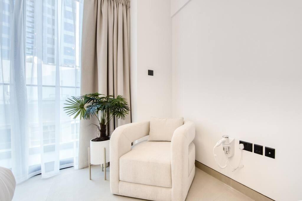 Stunning one bedroom with yoga, pool, bike and gym