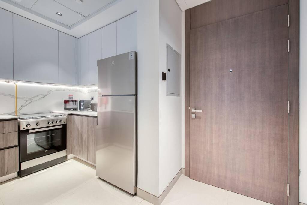 Stunning one bedroom with yoga, pool, bike and gym