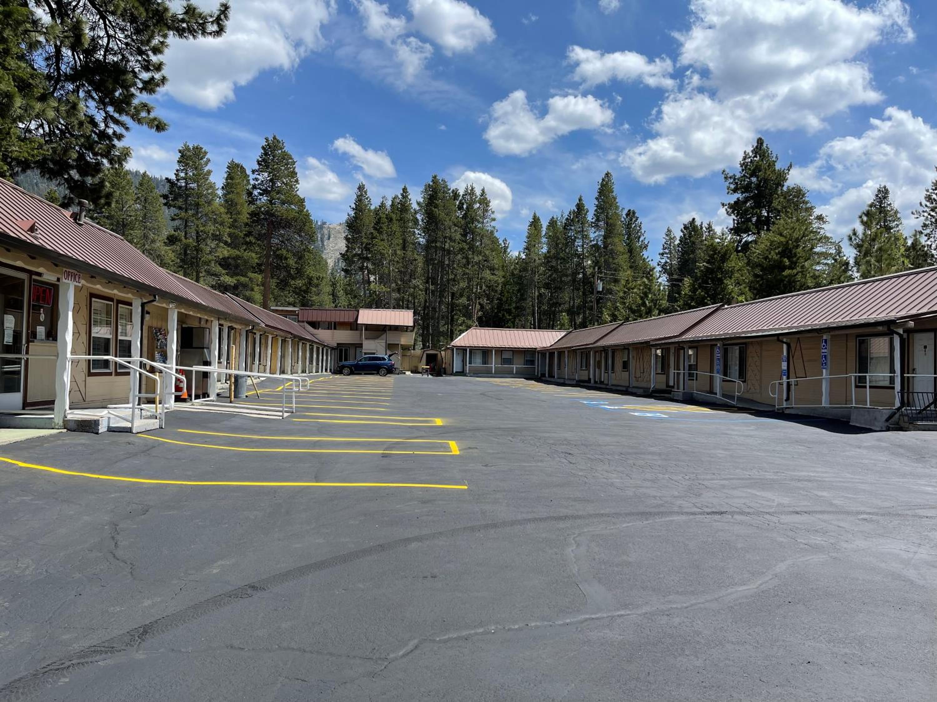 Lake Tahoe Vacations - Pinewood Inn - Property Image 14