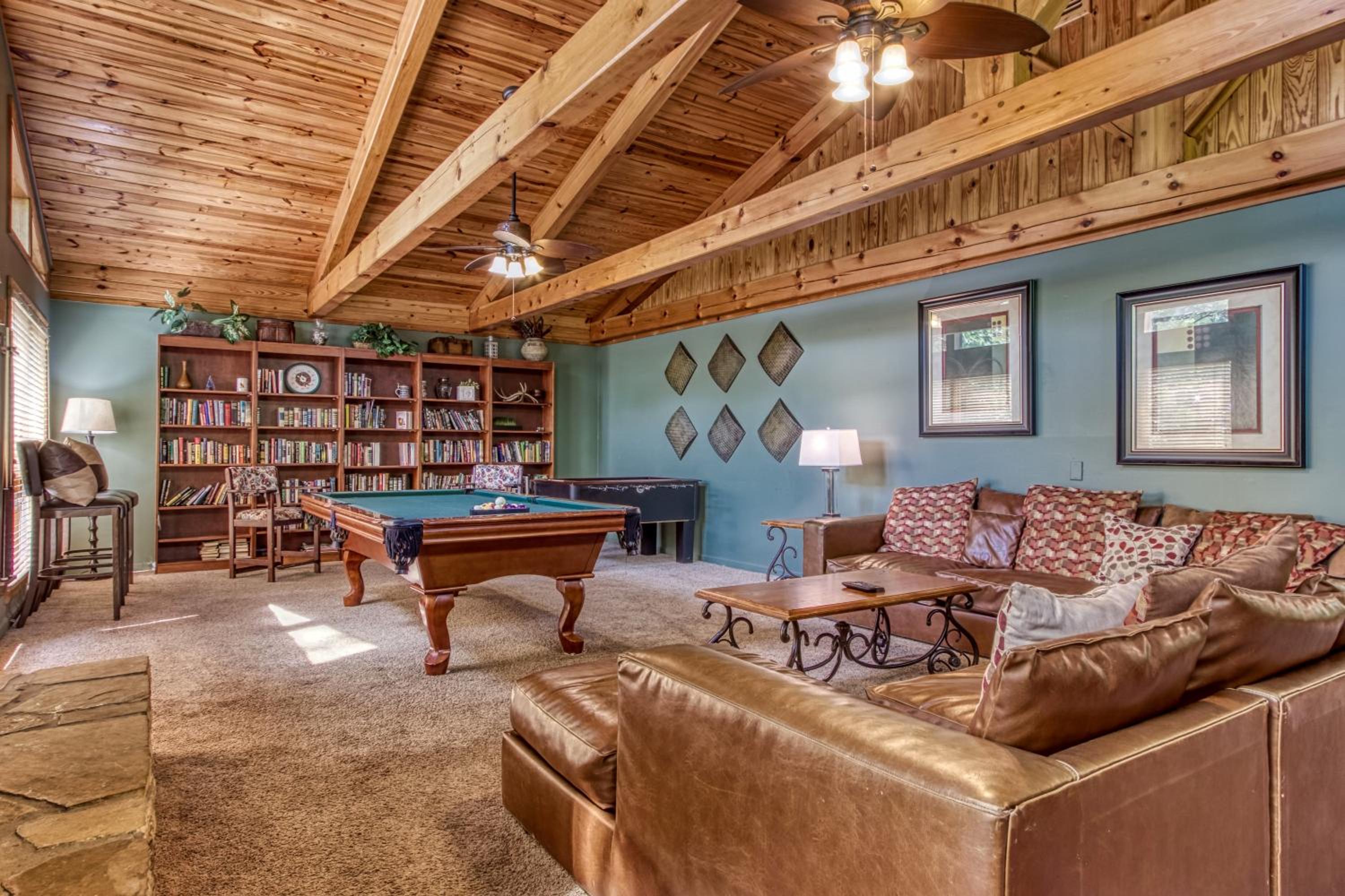 Mountain Lake Lodge, Hot Tub, Theater Room, 560 FREE tickets each paid day!!! view 4
