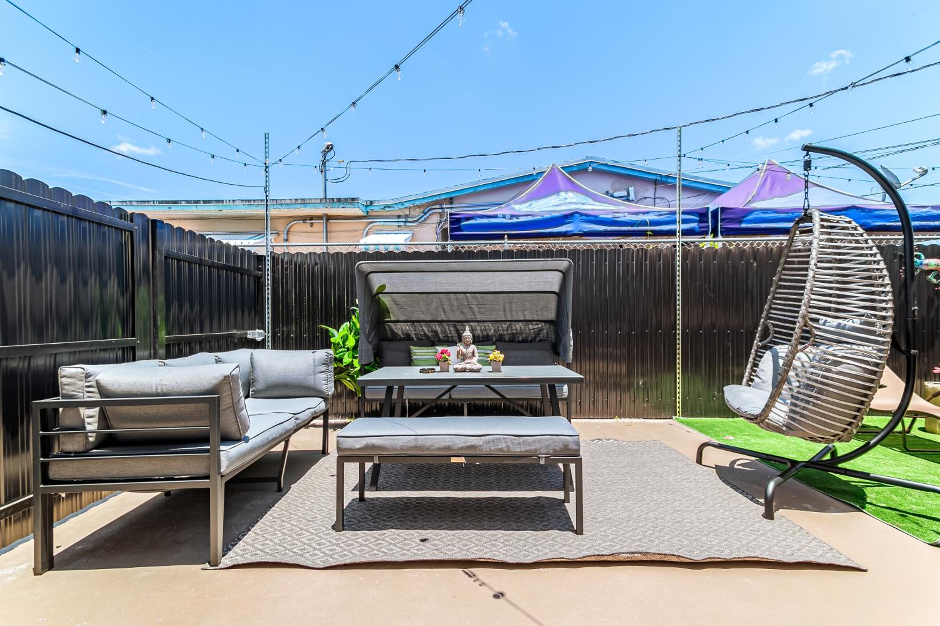 New 2Bedroom 2Bath House with Private Backyard & Jacuzzi
