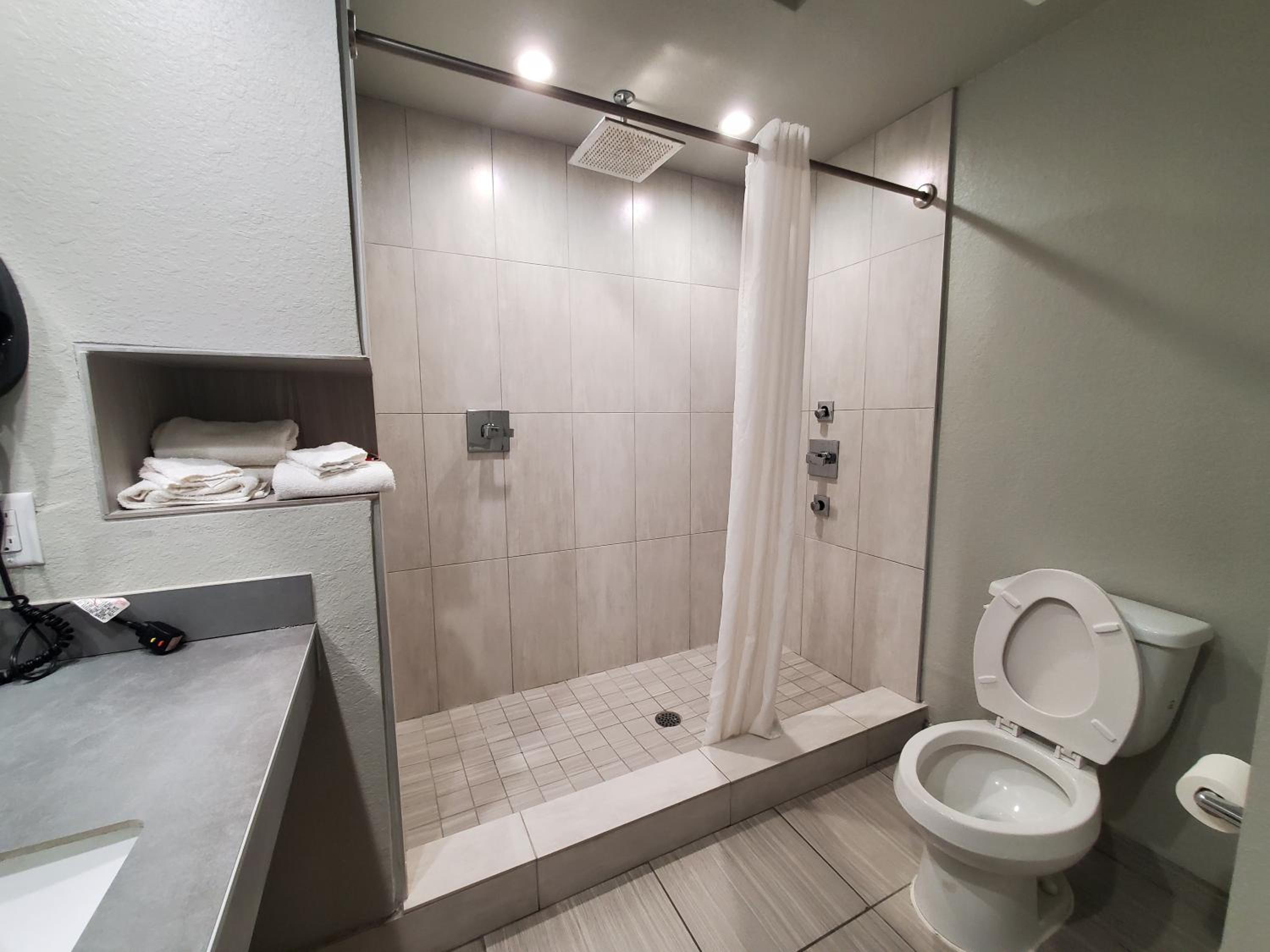 Crystal Inn - Property Image 20
