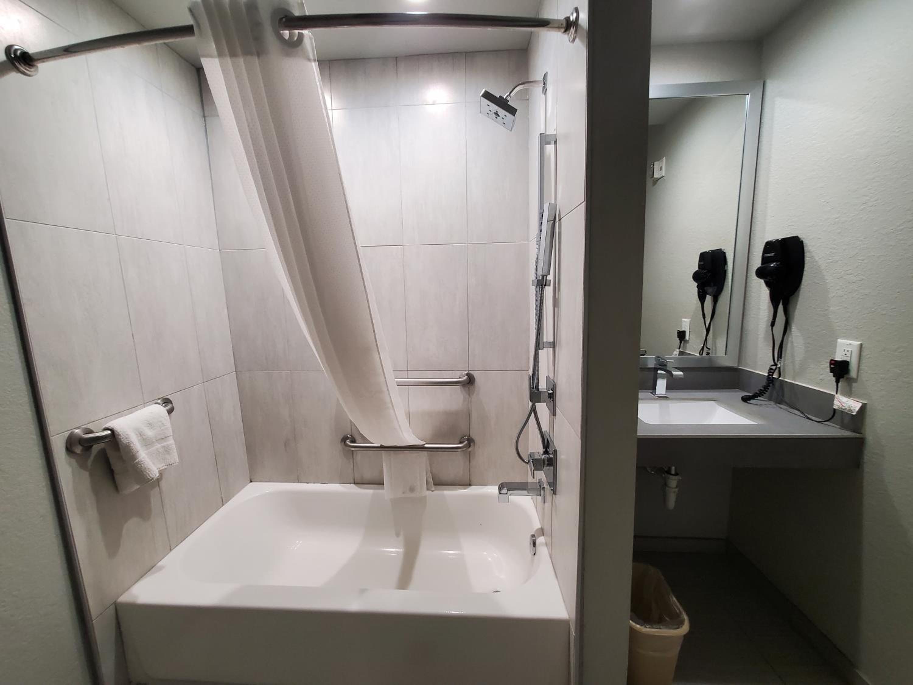 Crystal Inn - Property Image 12