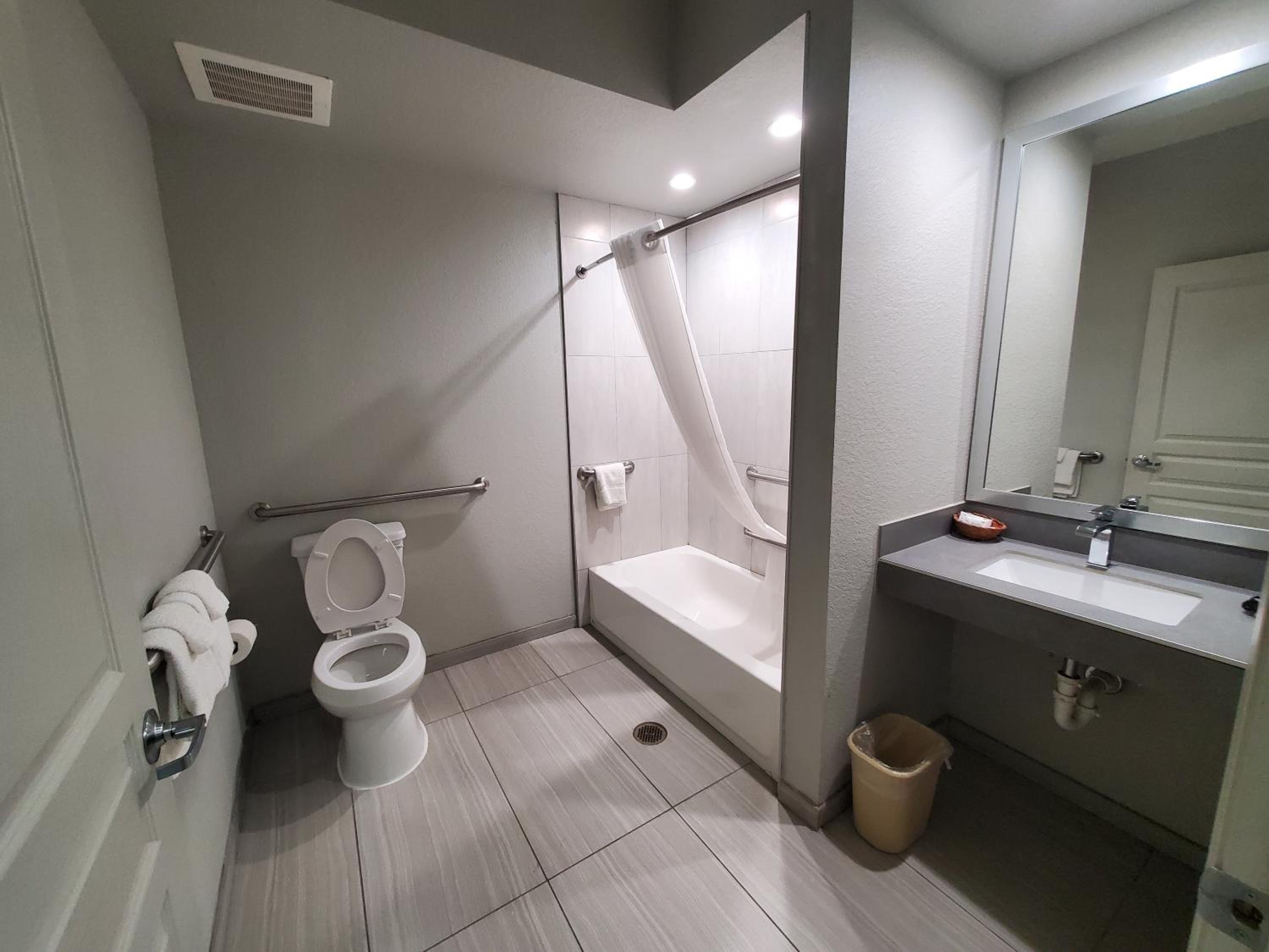 Crystal Inn - Property Image 1