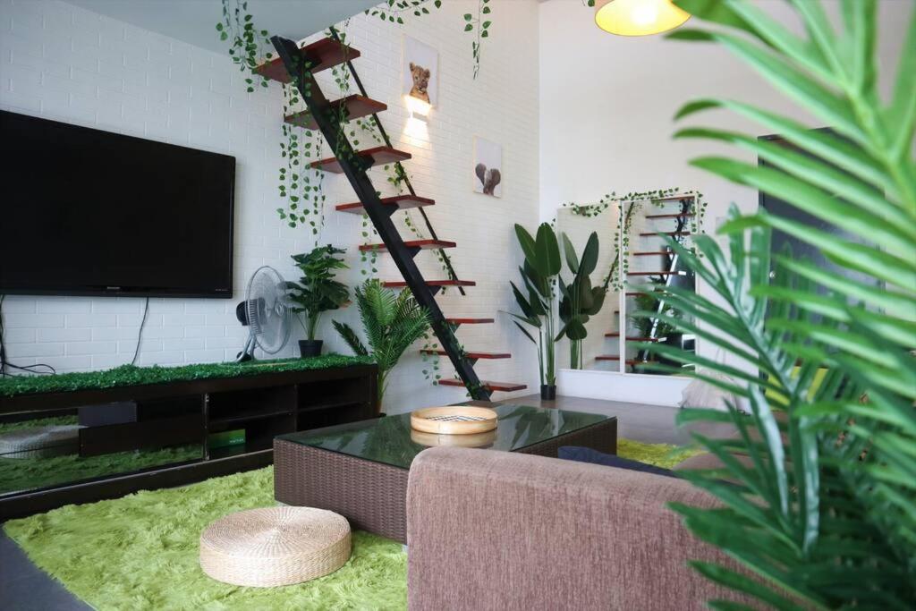 Jungle Loft for 6-7pax near IKEA, Kidzania and 1U photo 7