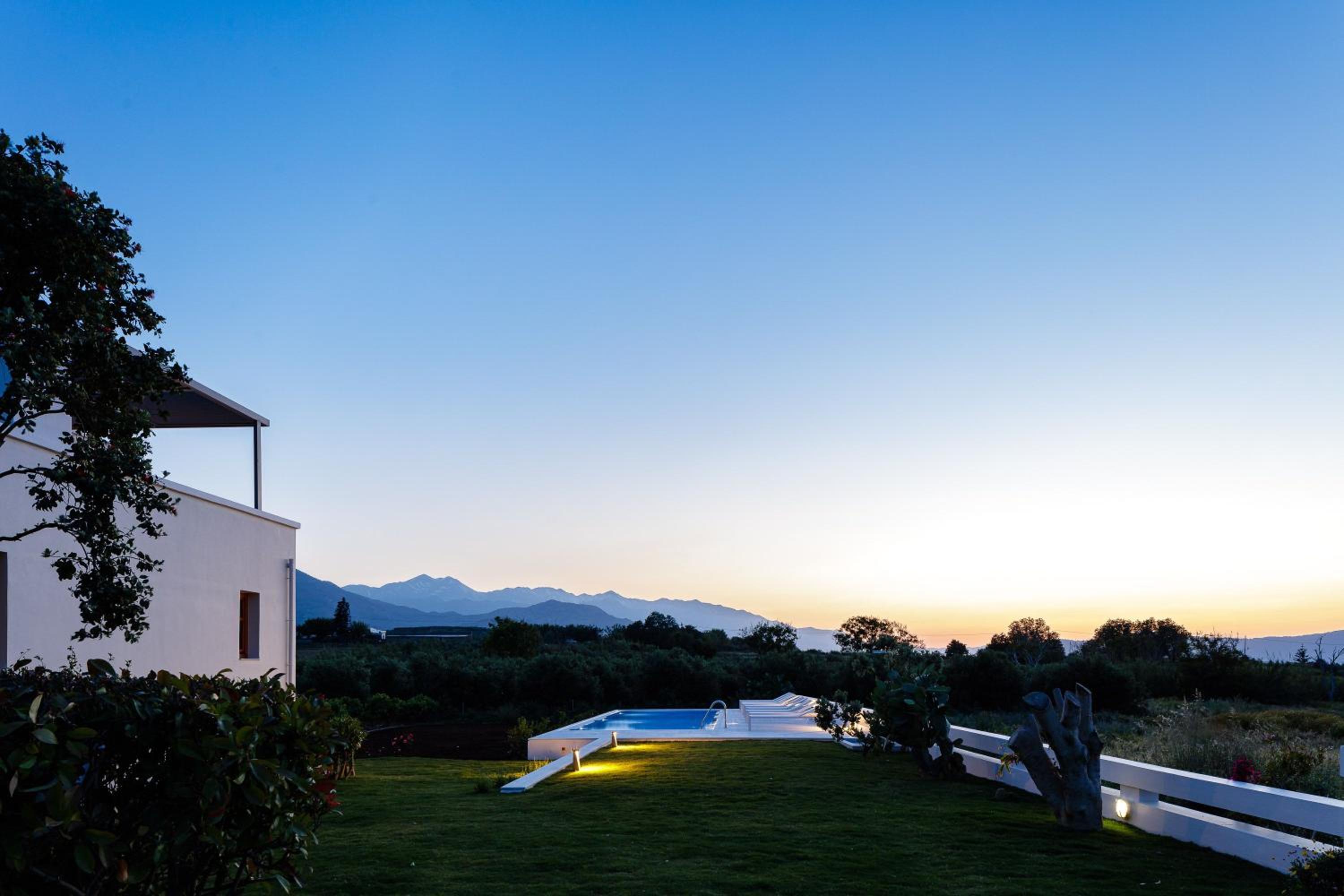 Mikro Livadi Special Lodges - Has an Eco Salt water pool - 150m from the beach
