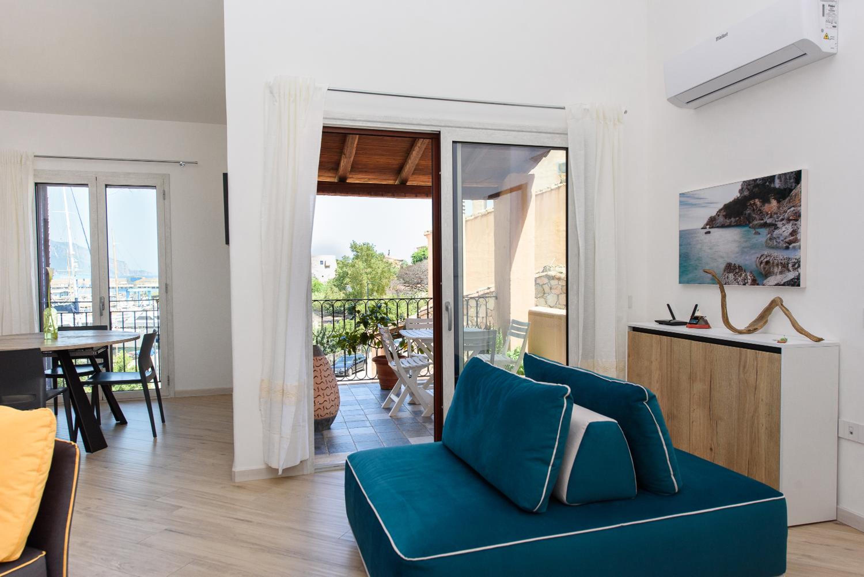 LOFT LUNGOMARE vista MARE e MONTI view 5
