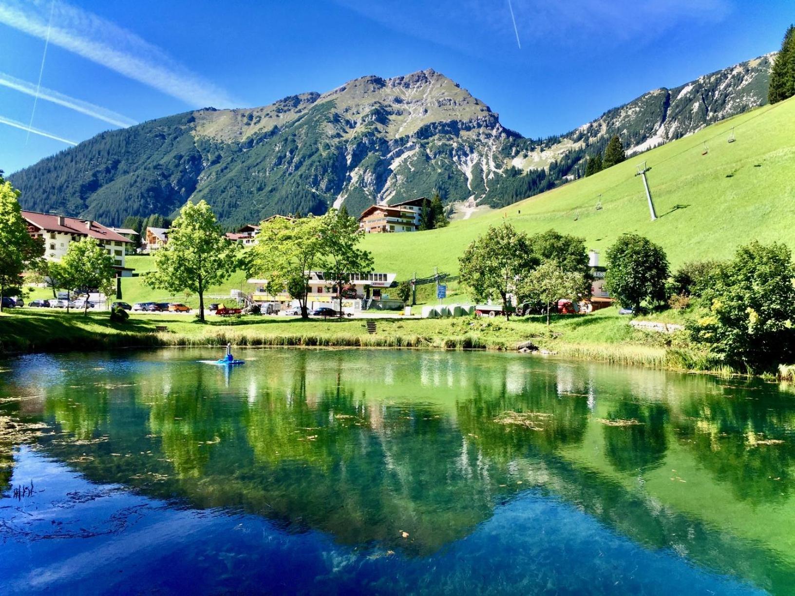 Mountain Chalet R