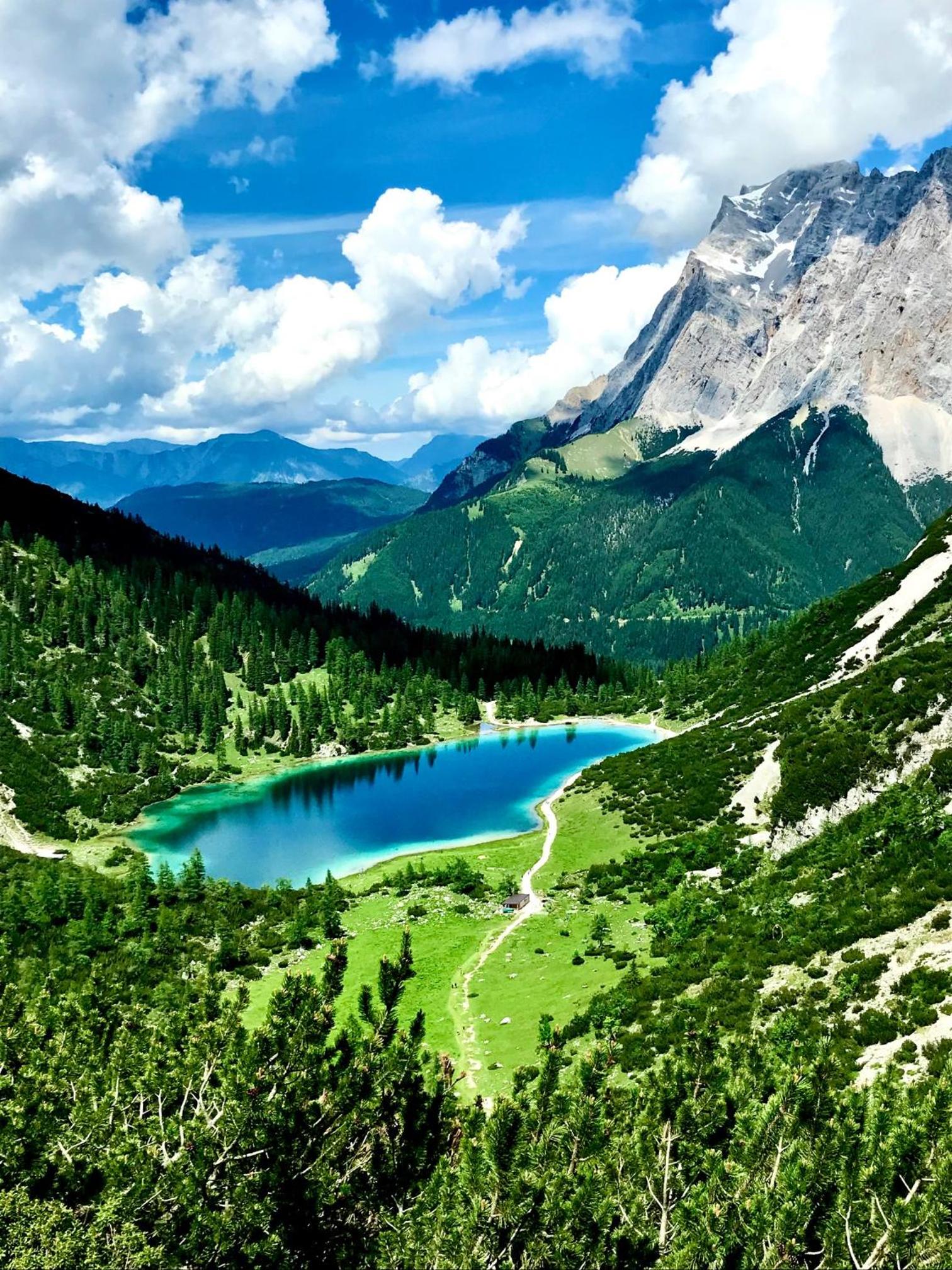 Mountain Chalet R