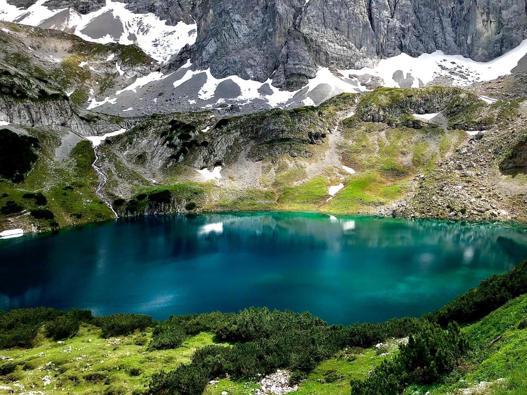 Mountain Chalet R