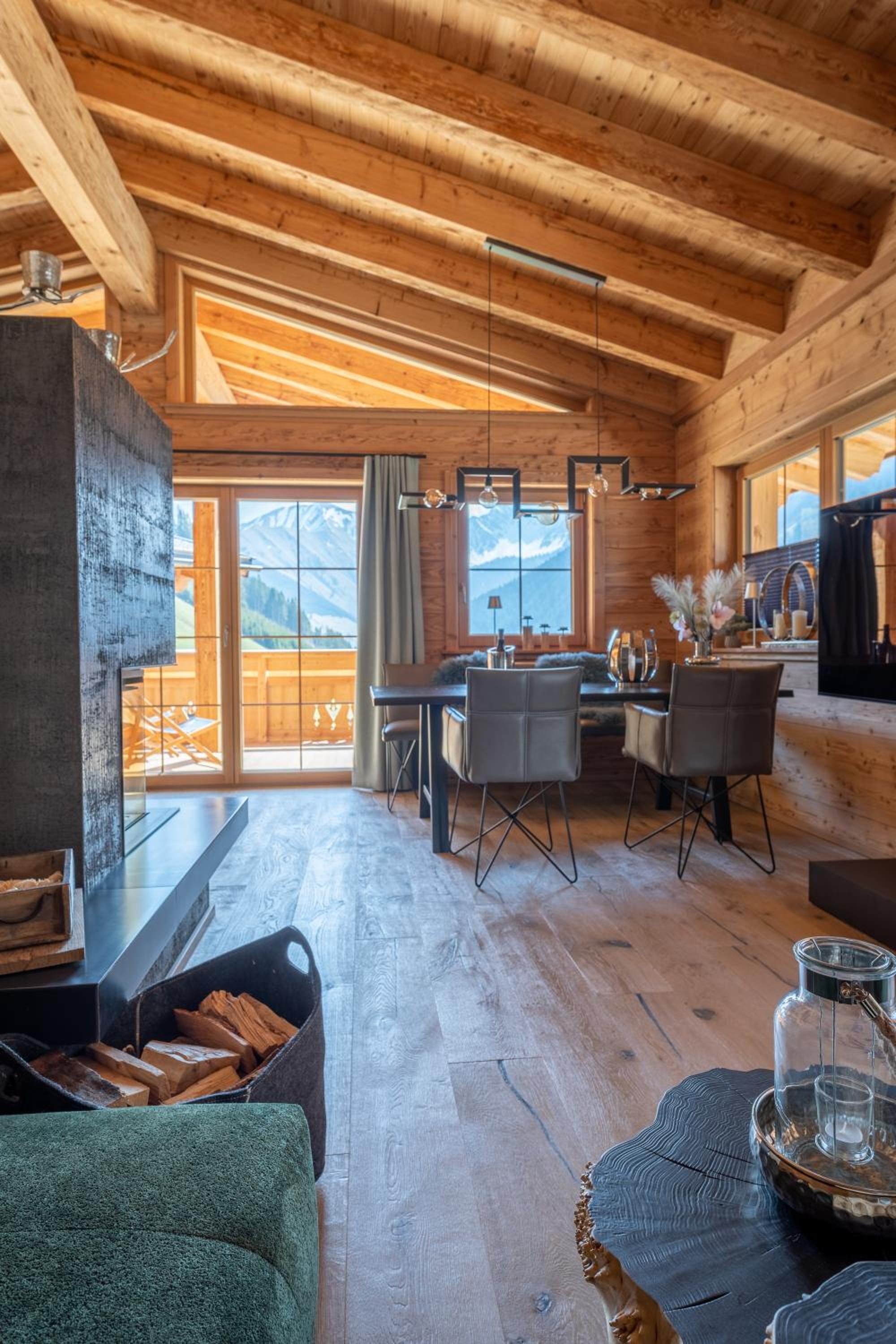 Mountain Chalet R