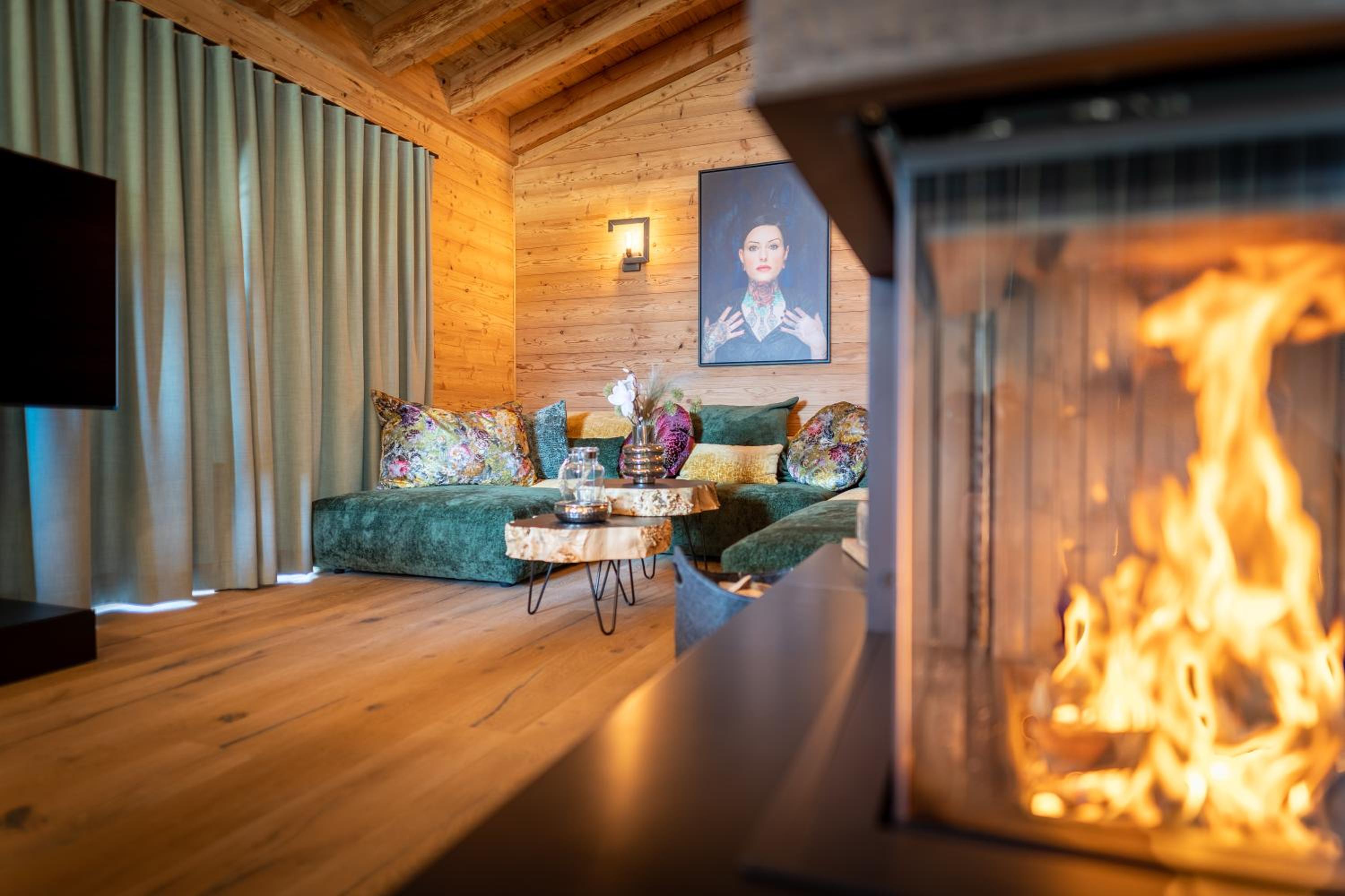 Mountain Chalet R